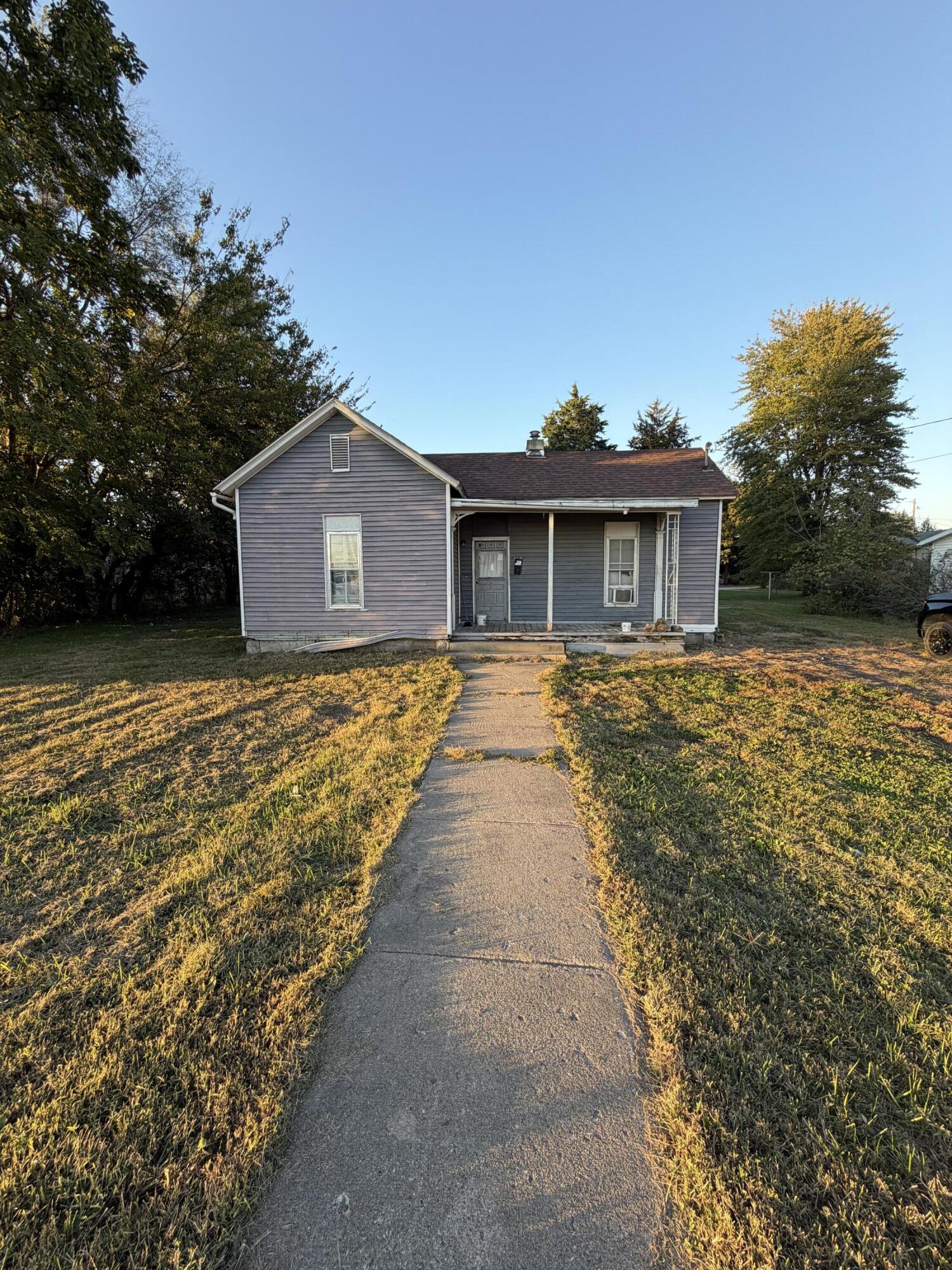 575 Boyd St Property Photo 1