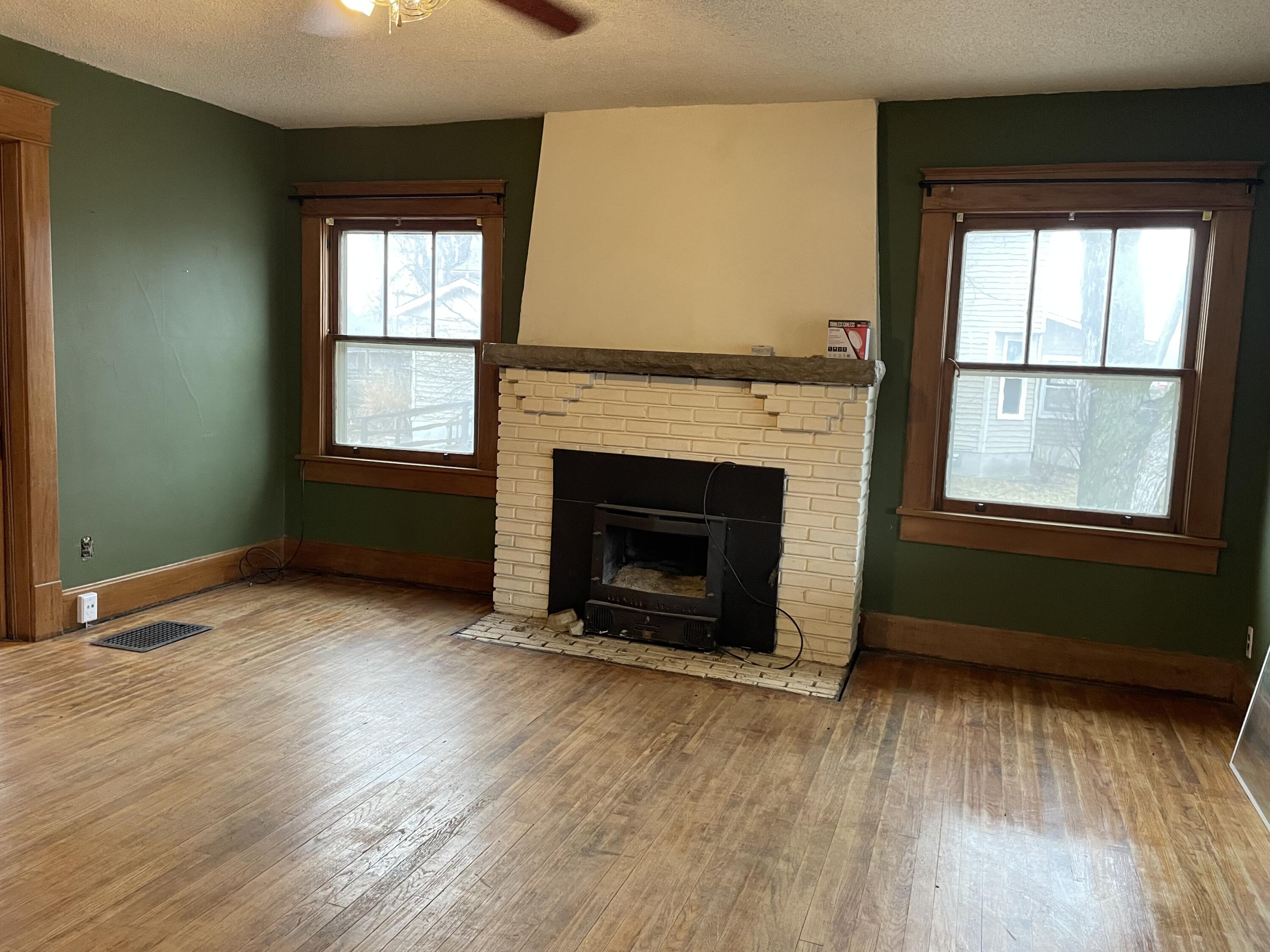 461 Summit St Property Photo 5