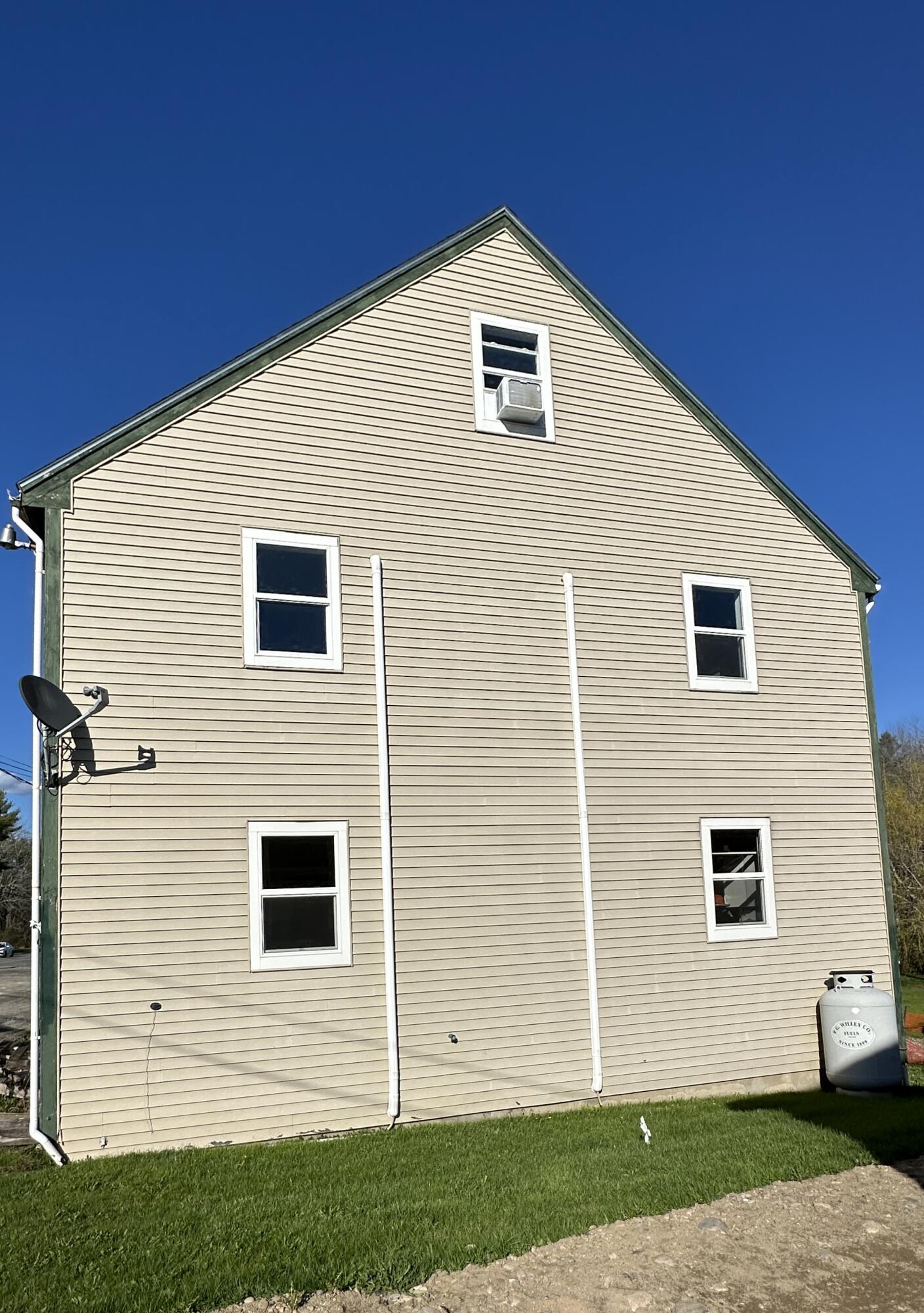618 West Street Property Photo 5
