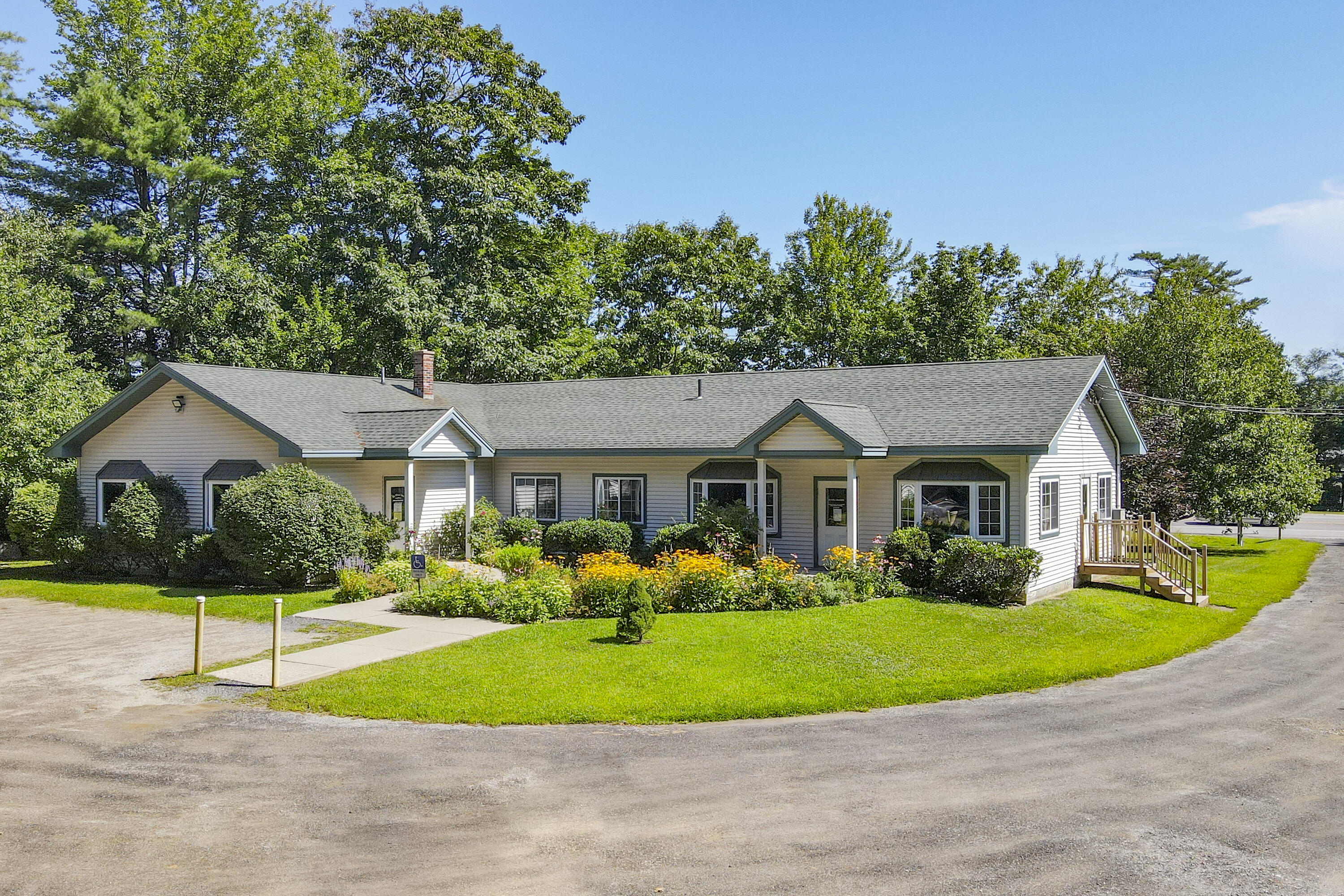 189 Northport Avenue Property Photo