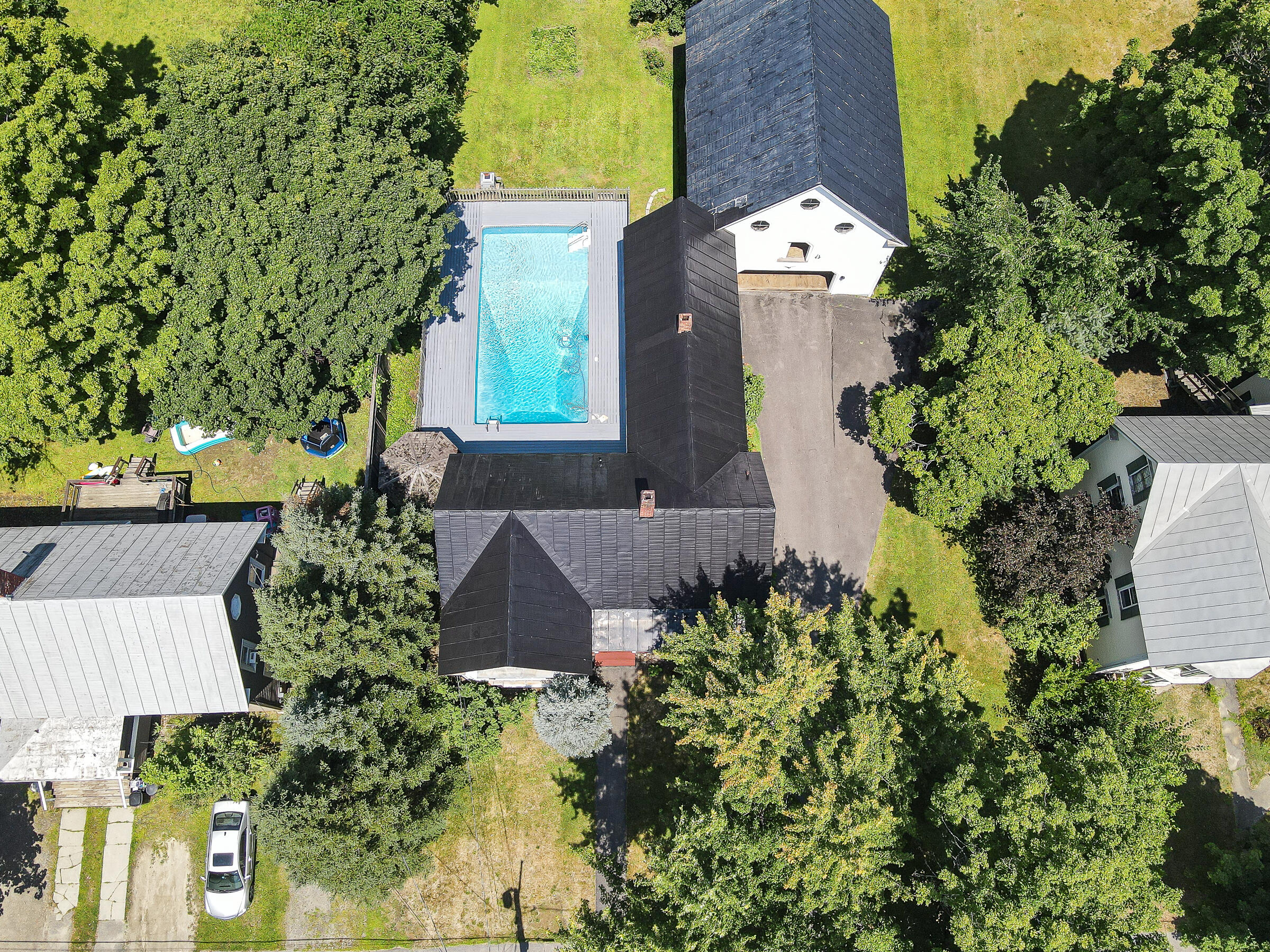 18 Maple Street Property Photo 8