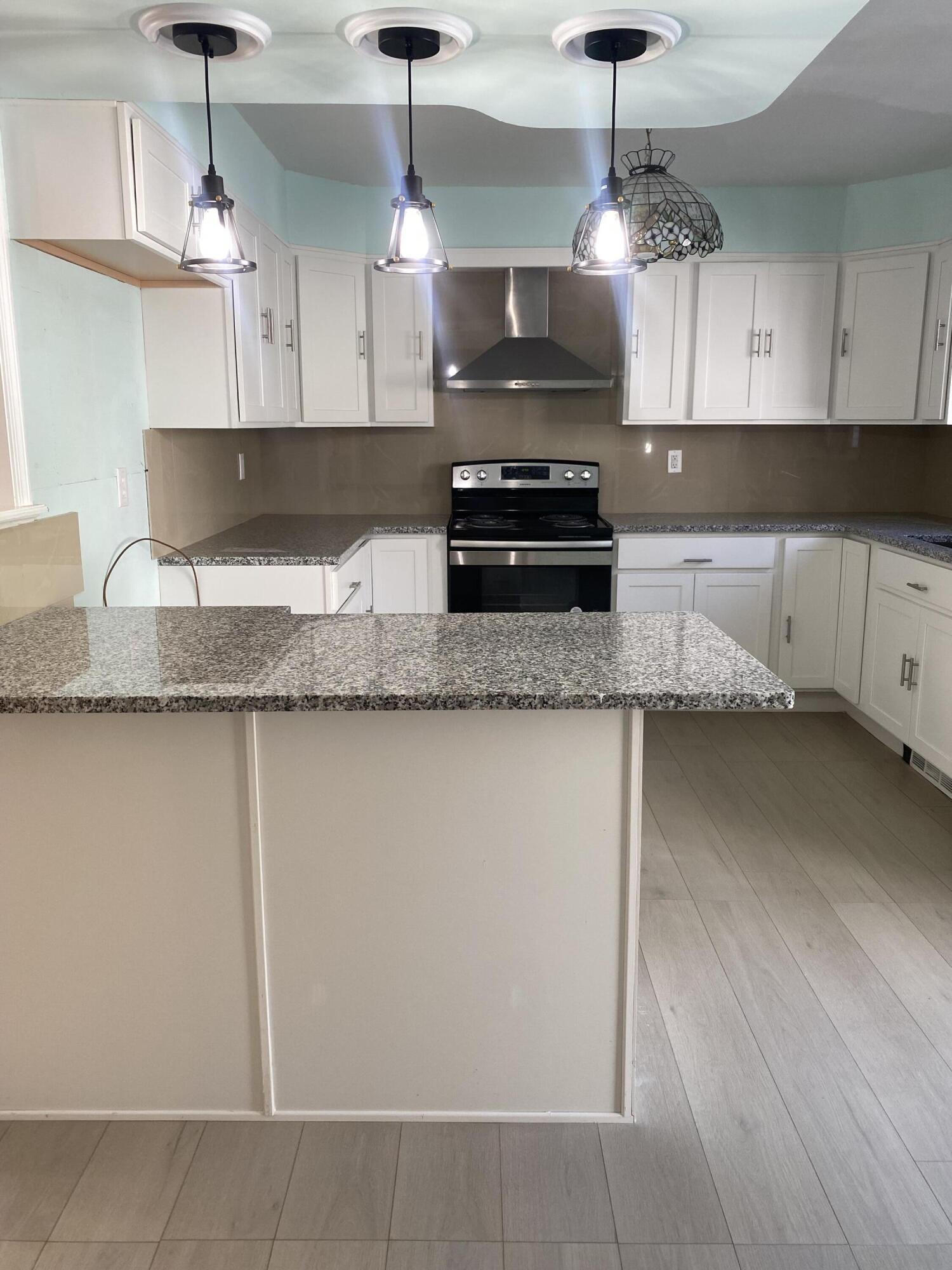 18 Maple Street Property Photo 23
