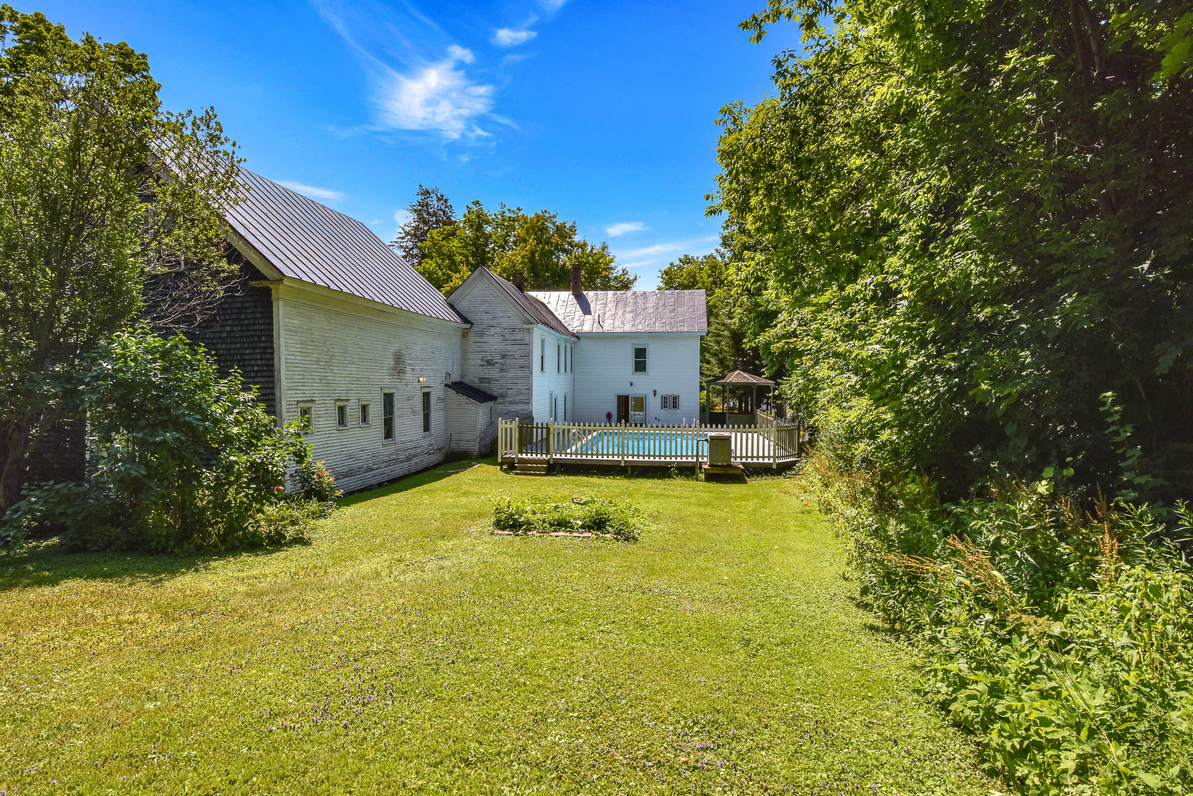 18 Maple Street Property Photo 44