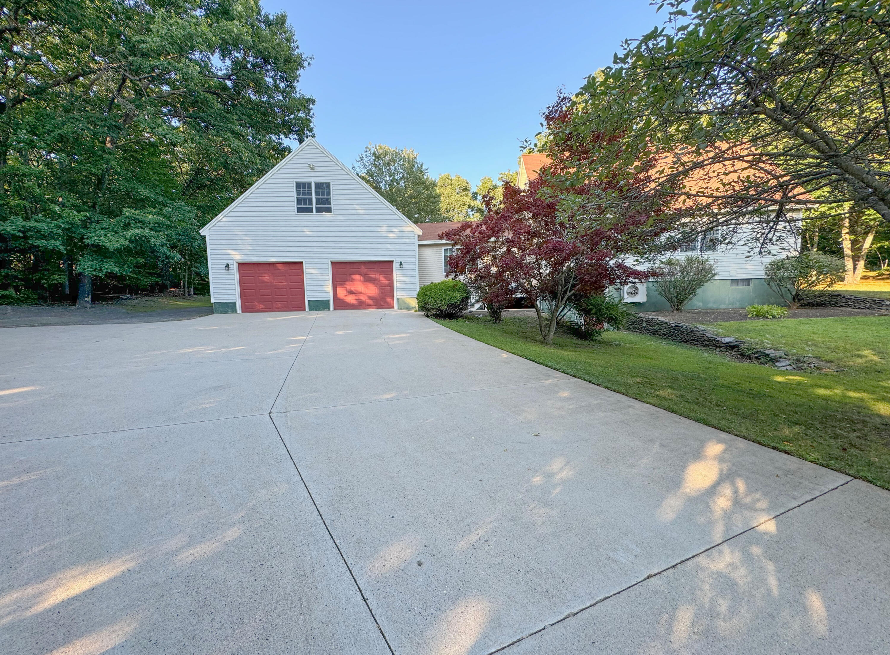 128 School Street Property Photo 5