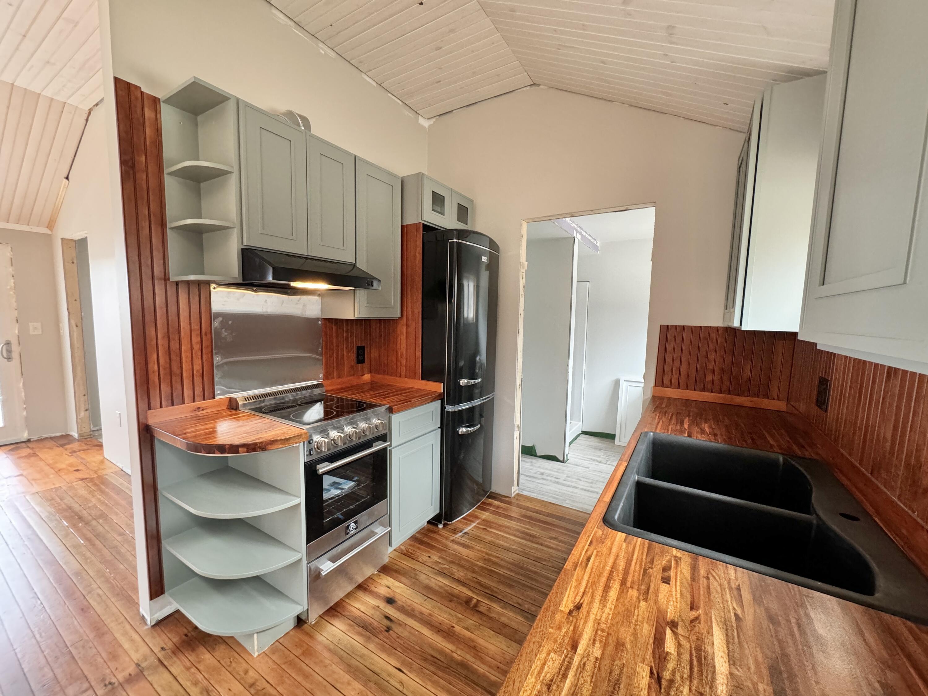 30 Ferry Road Property Photo 2