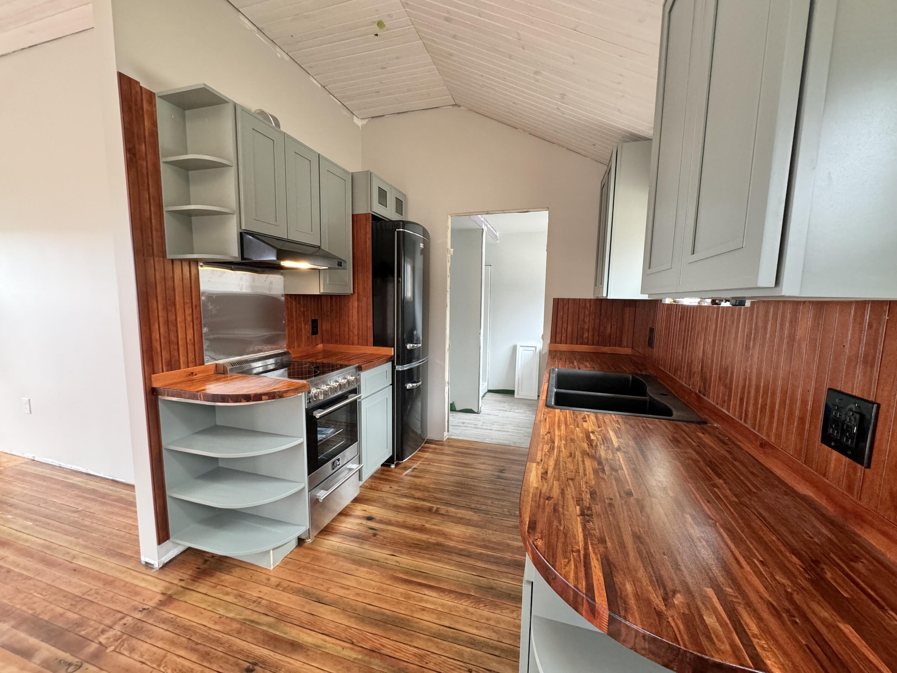 30 Ferry Road Property Photo 12