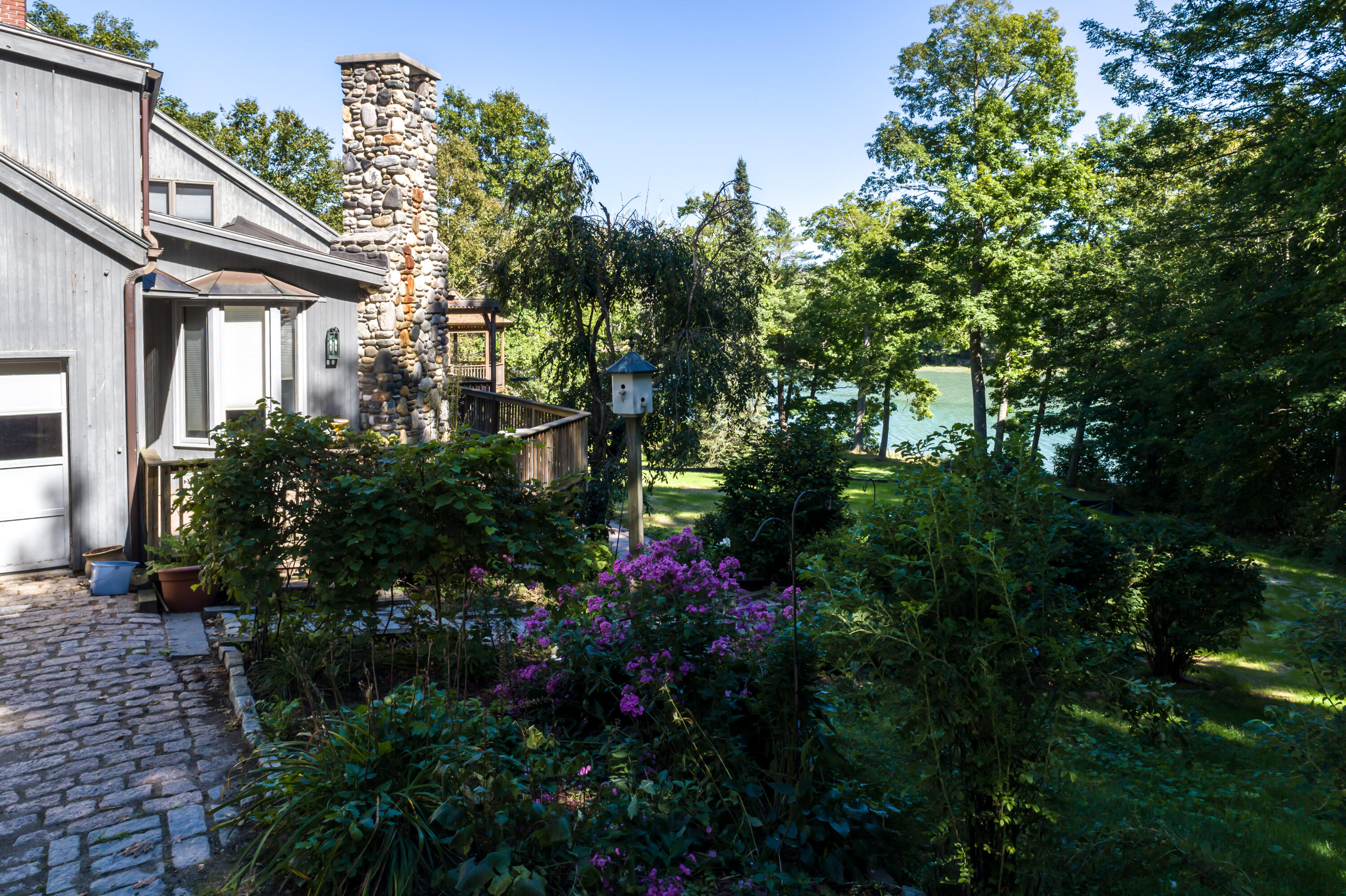 667 & 669 Mere Point Property Photo 10