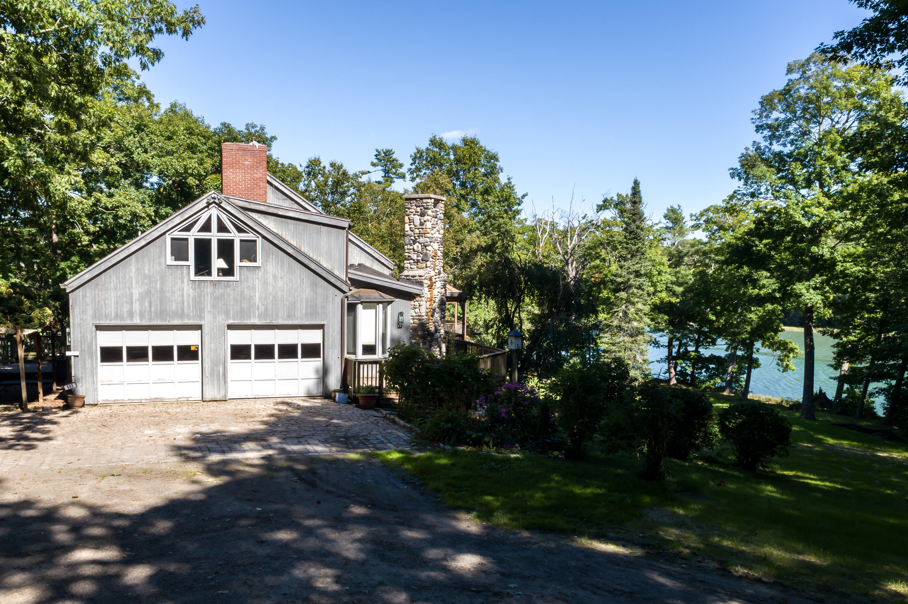 667 & 669 Mere Point Property Photo 11