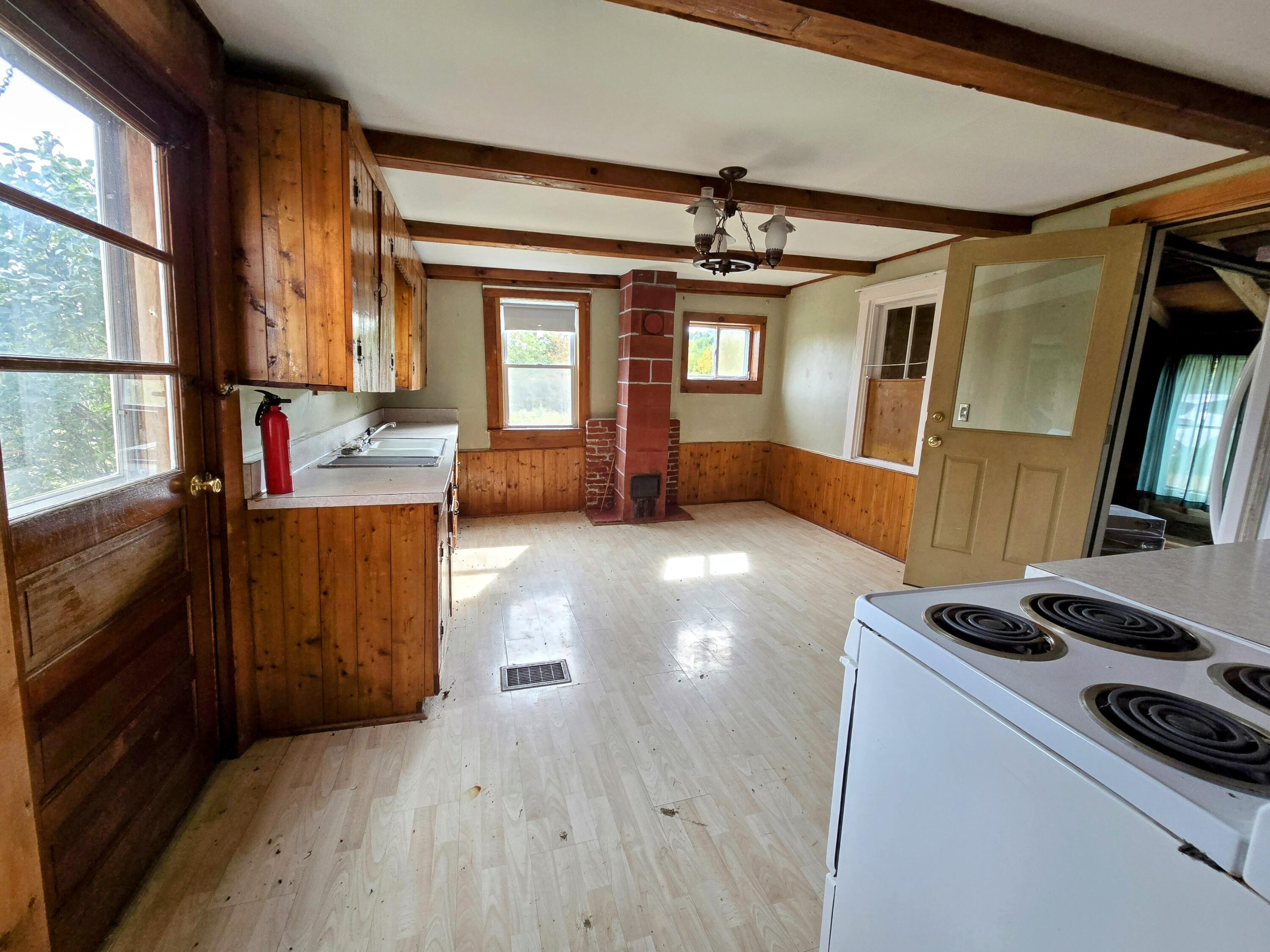 1079 Belfast Road Property Photo 22