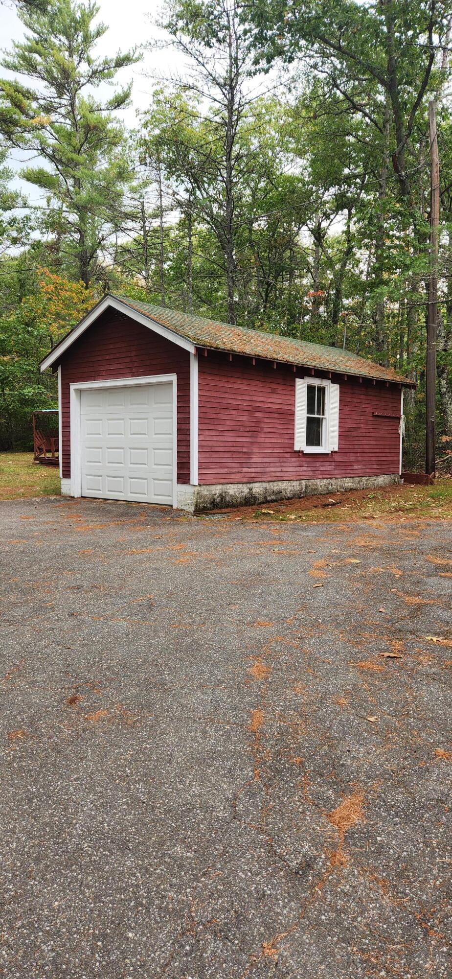 35 Middle Road Property Photo 9