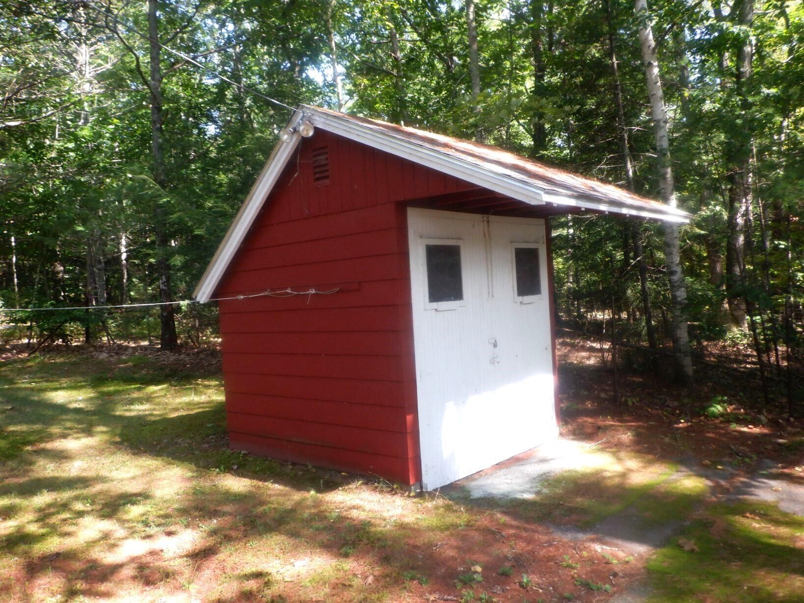 35 Middle Road Property Photo 10