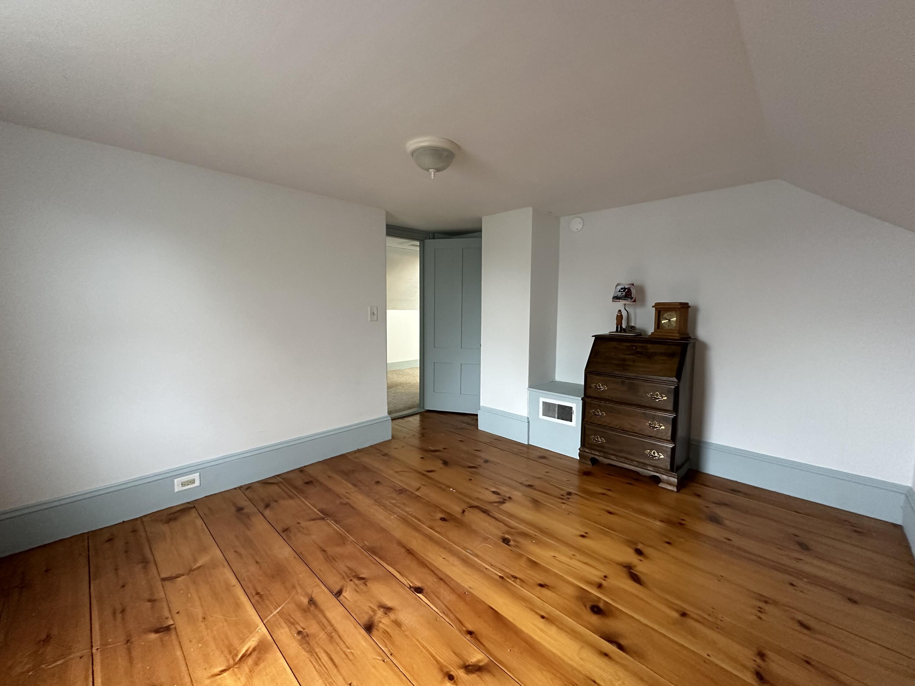 18 Simmons Street Property Photo 53