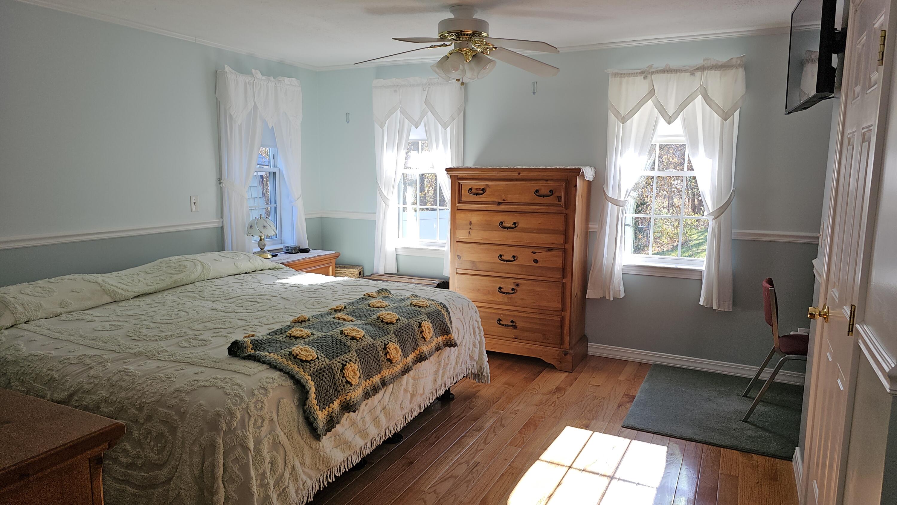 880 Minot Avenue Property Photo 18