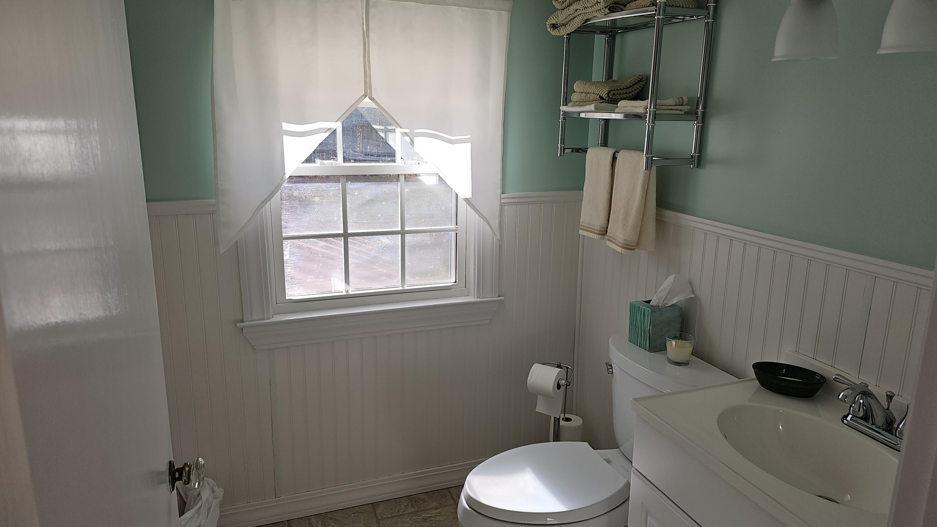 880 Minot Avenue Property Photo 28