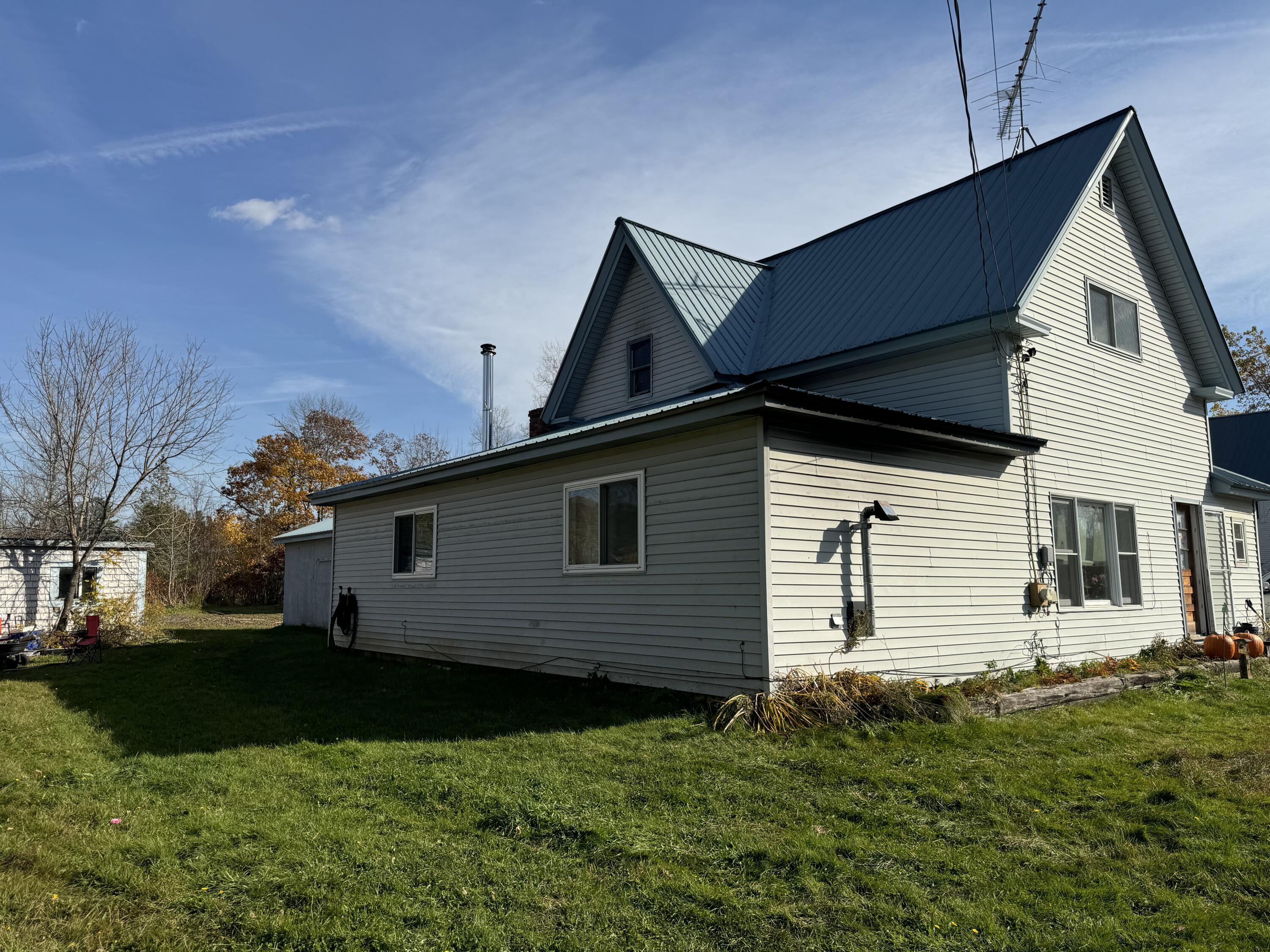 15 Blaine Avenue Property Photo 8