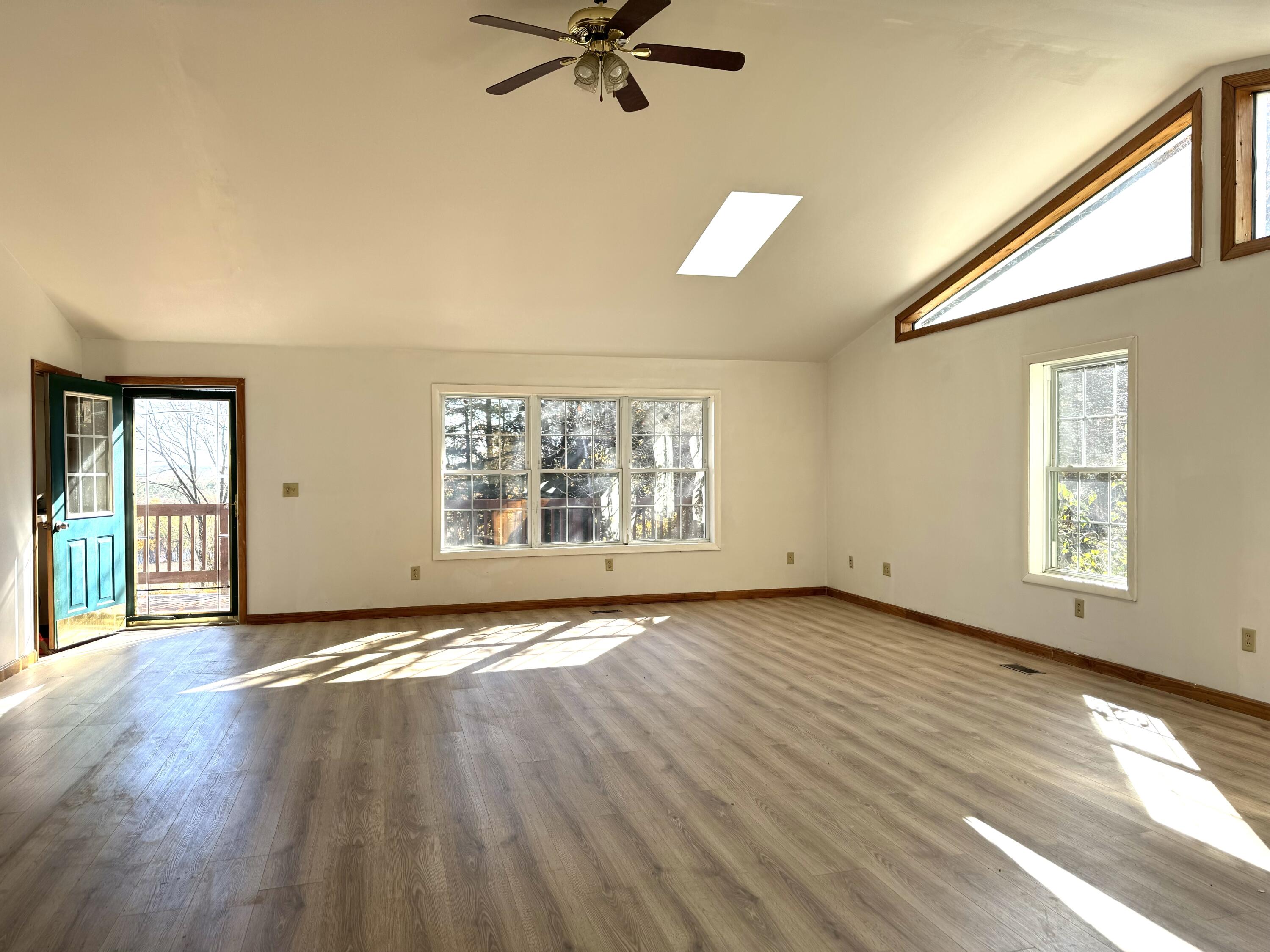 554 River Road Property Photo 6