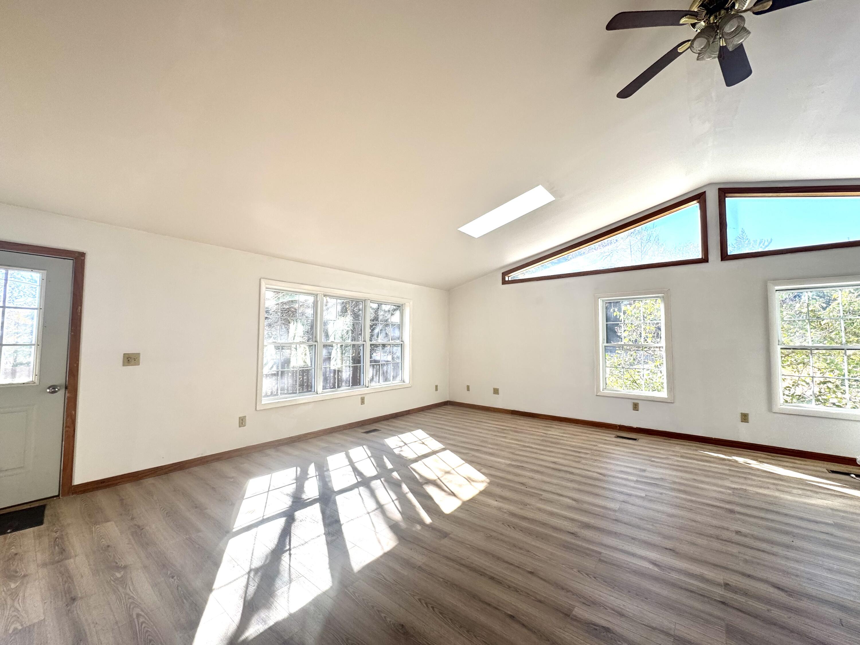 554 River Road Property Photo 7