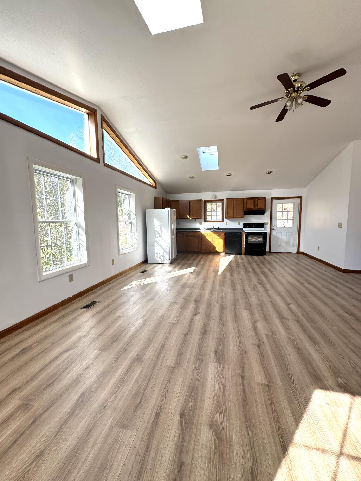 554 River Road Property Photo 8