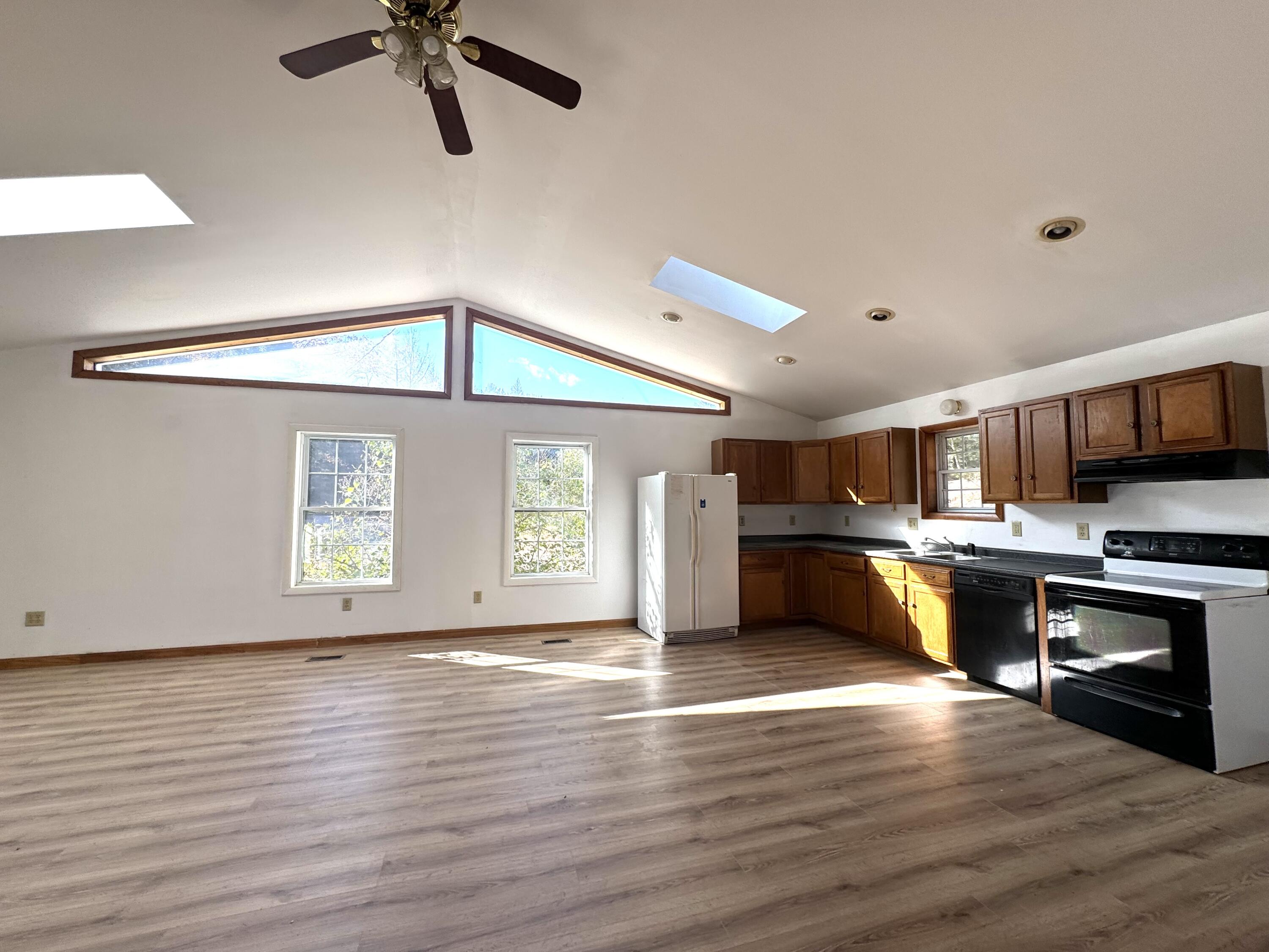 554 River Road Property Photo 9