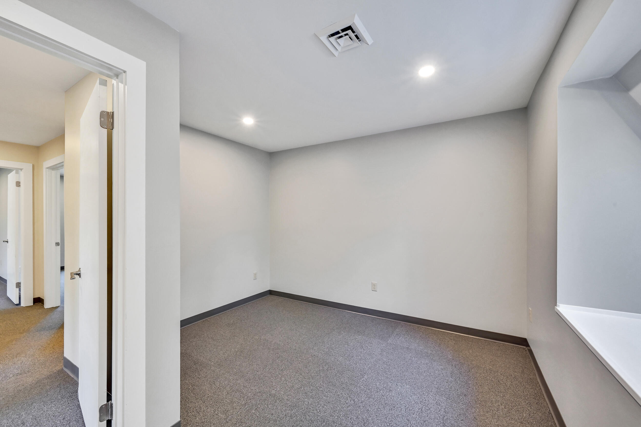 675 Western Avenue Property Photo 42