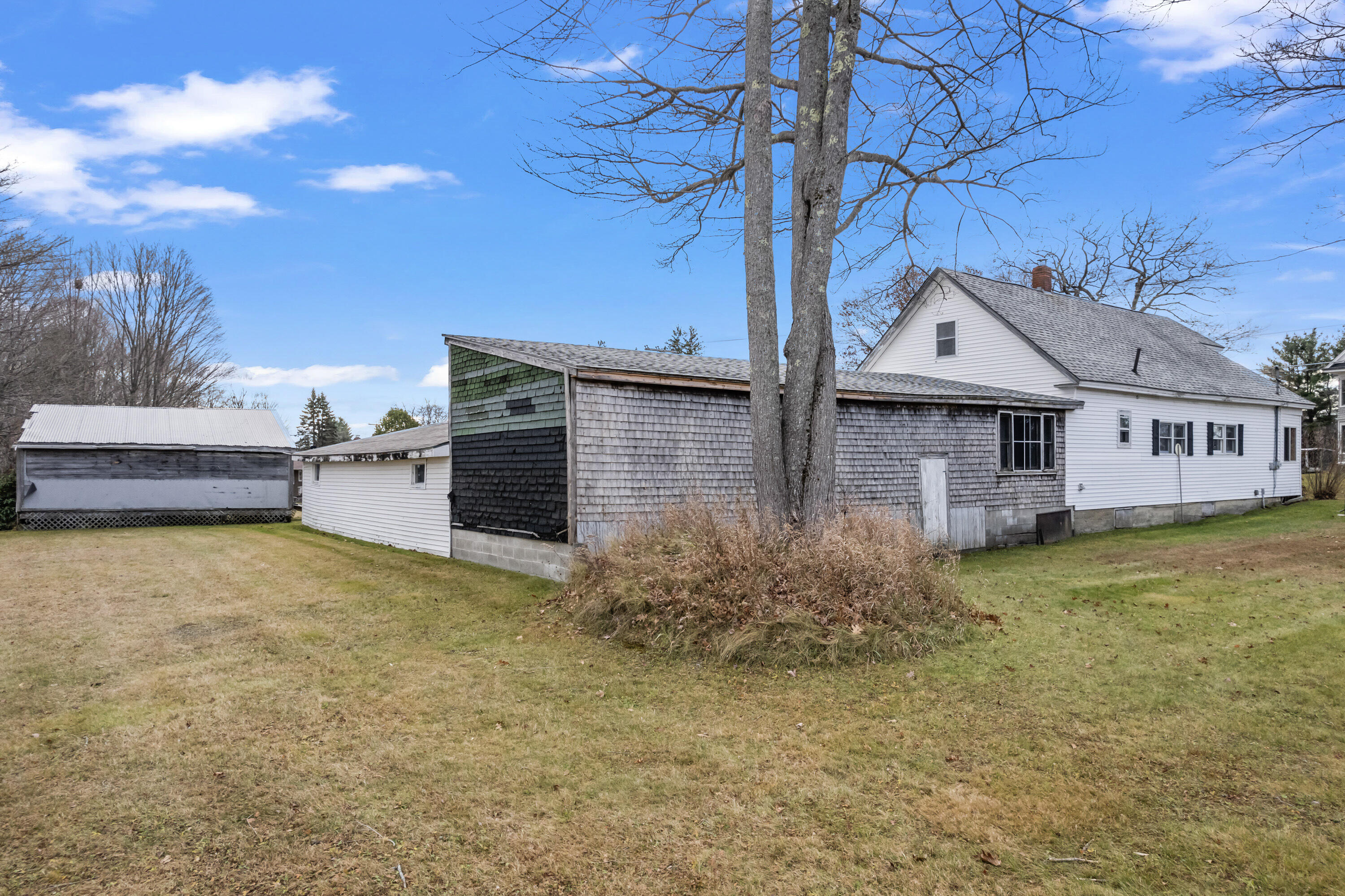 335 & 341 Hartland Avenue Property Photo 9