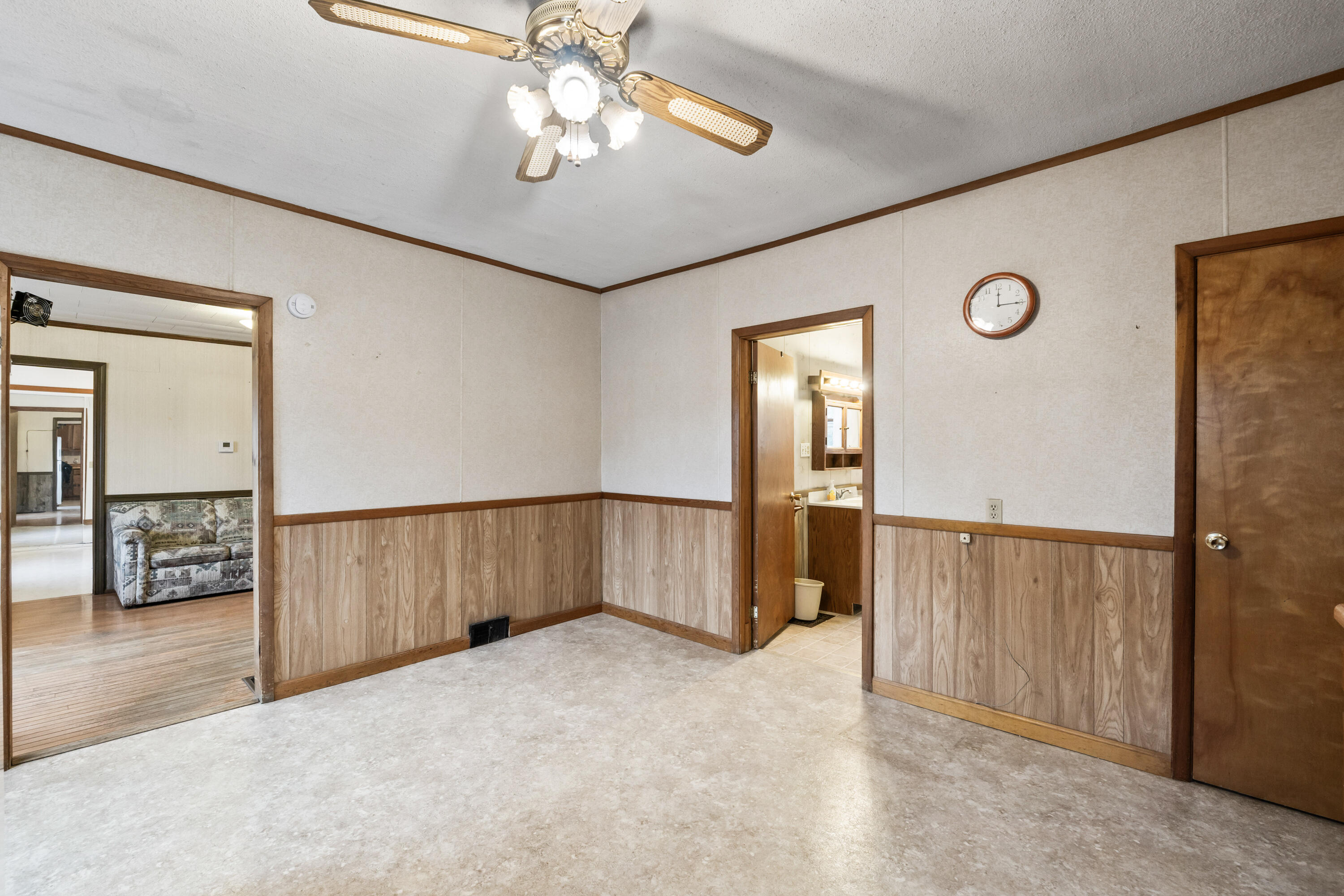 335 & 341 Hartland Avenue Property Photo 25