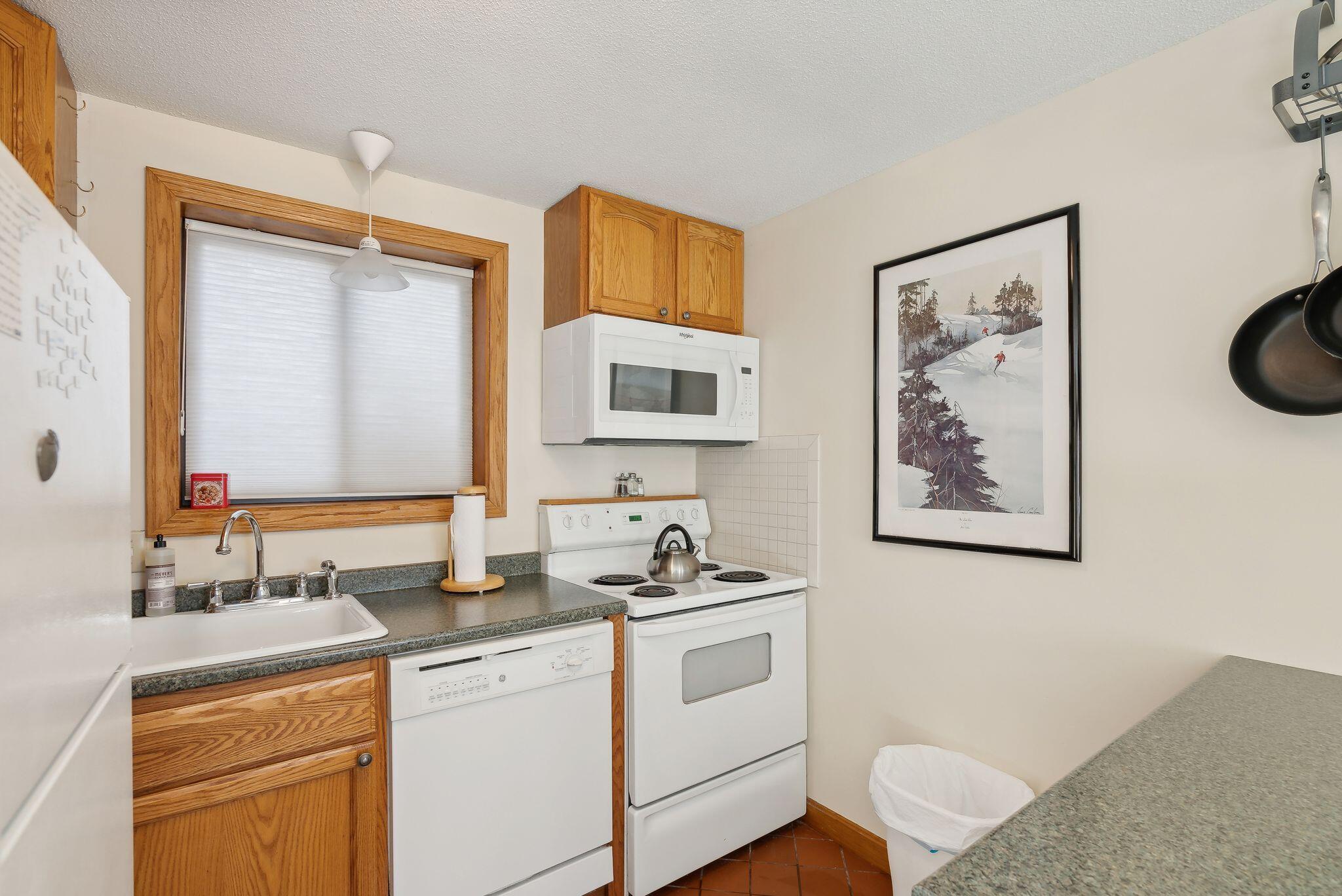 44 Express Lane Property Photo 10