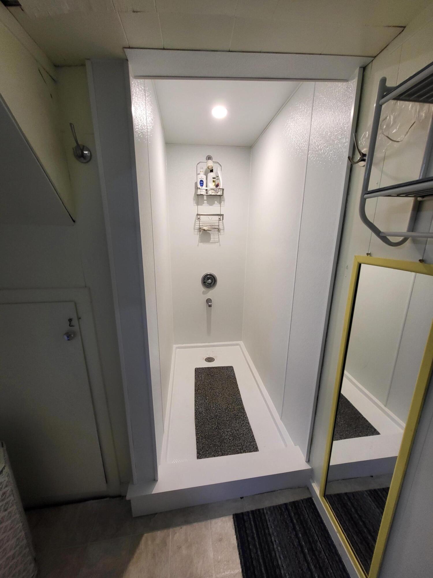 40 Jordan Shore Drive Property Photo 14