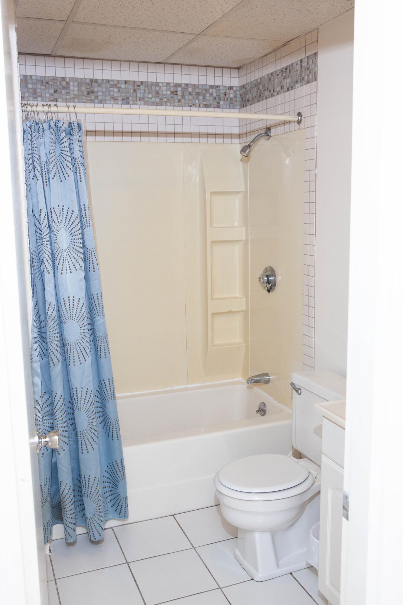 136 W West Grand Avenue Property Photo 23