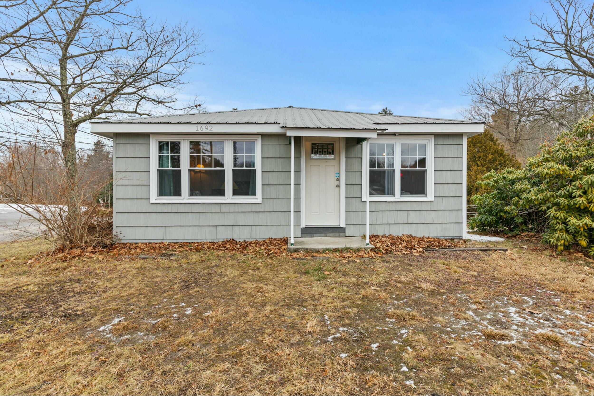 1692 Portland Road Property Photo 4