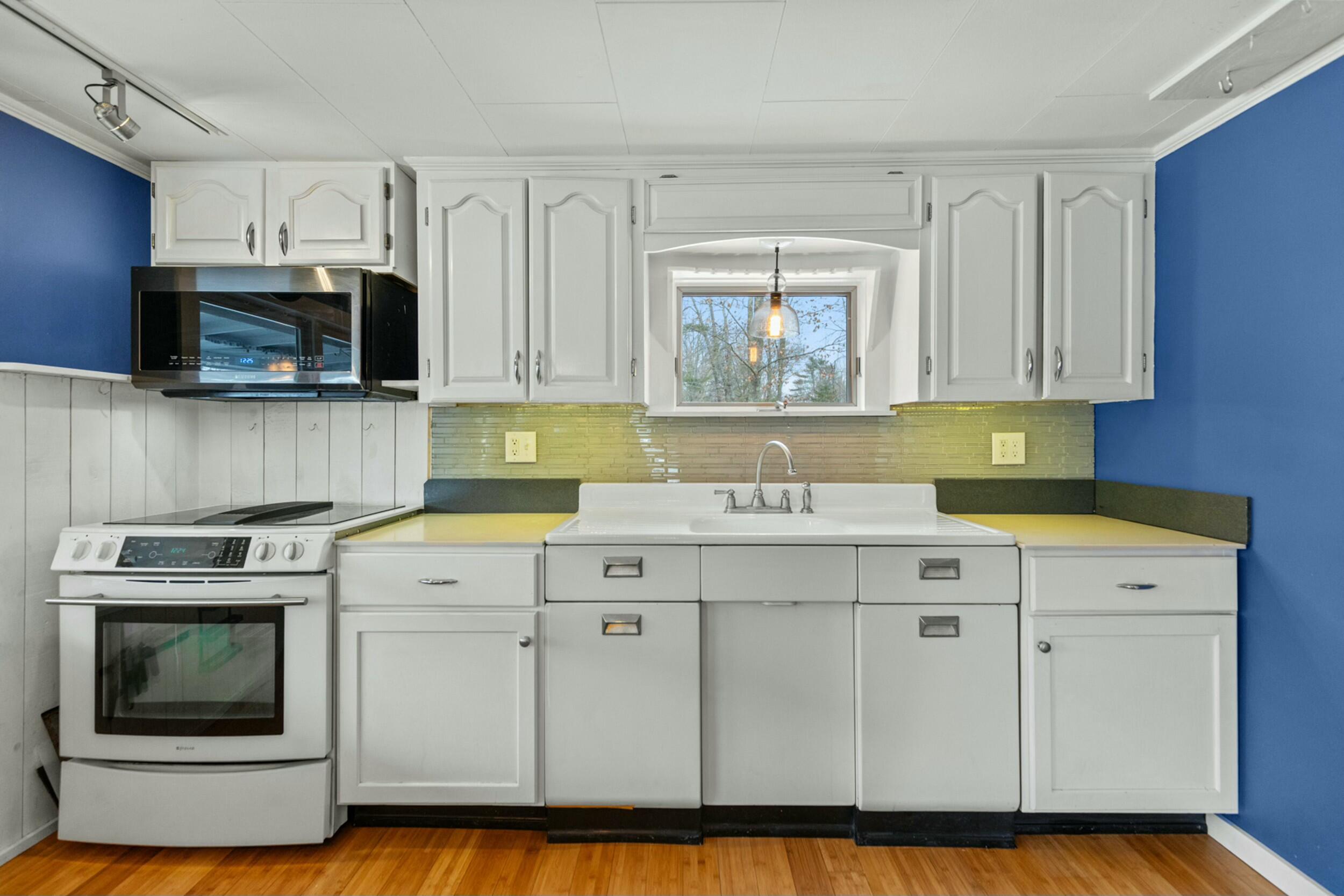 1692 Portland Road Property Photo 11