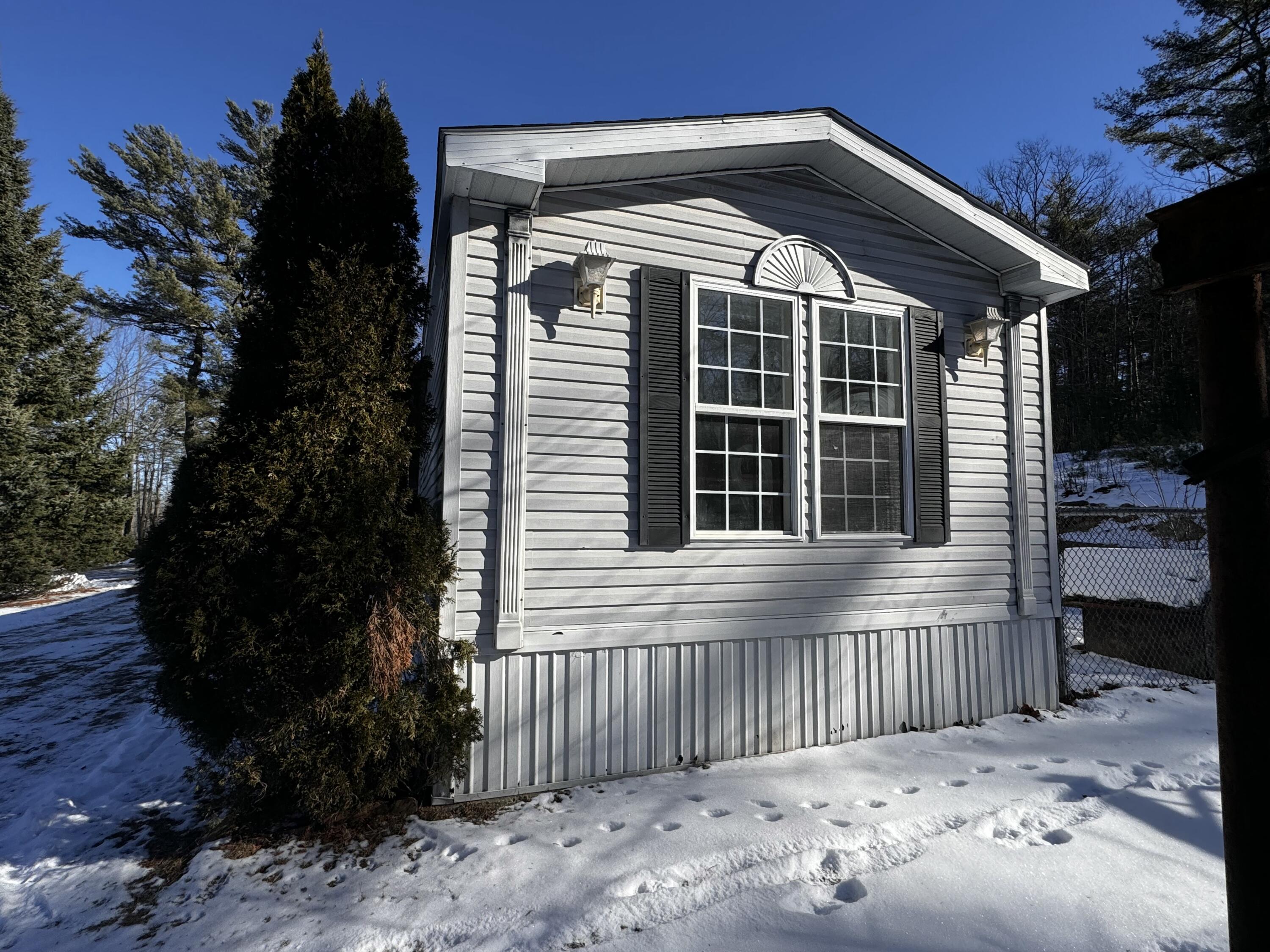 585 Weeks Mills Road Property Photo