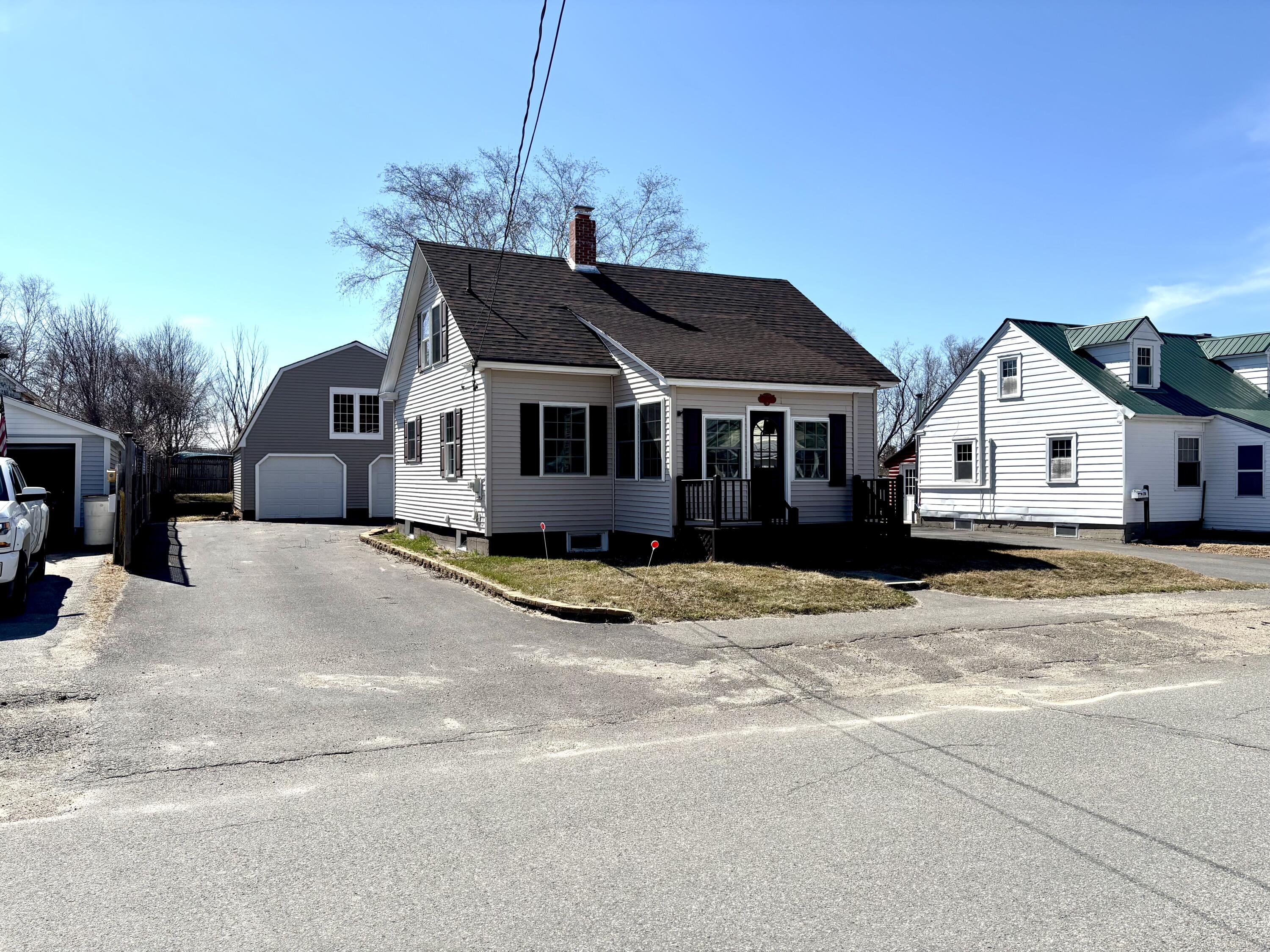 66 Eastland Avenue Property Photo