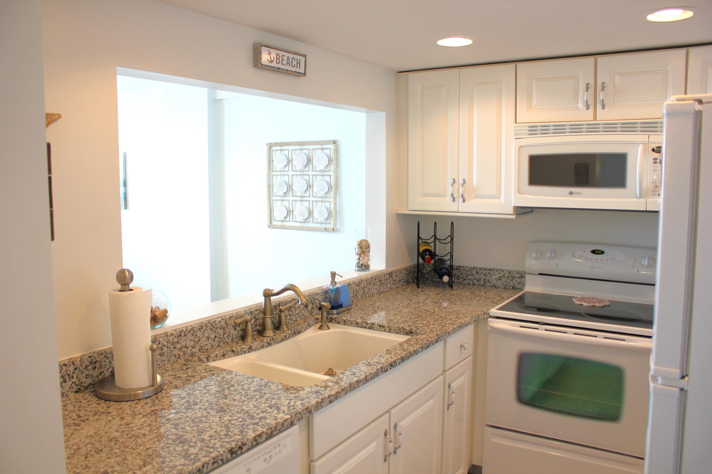 191 E Grand Avenue Property Photo 3