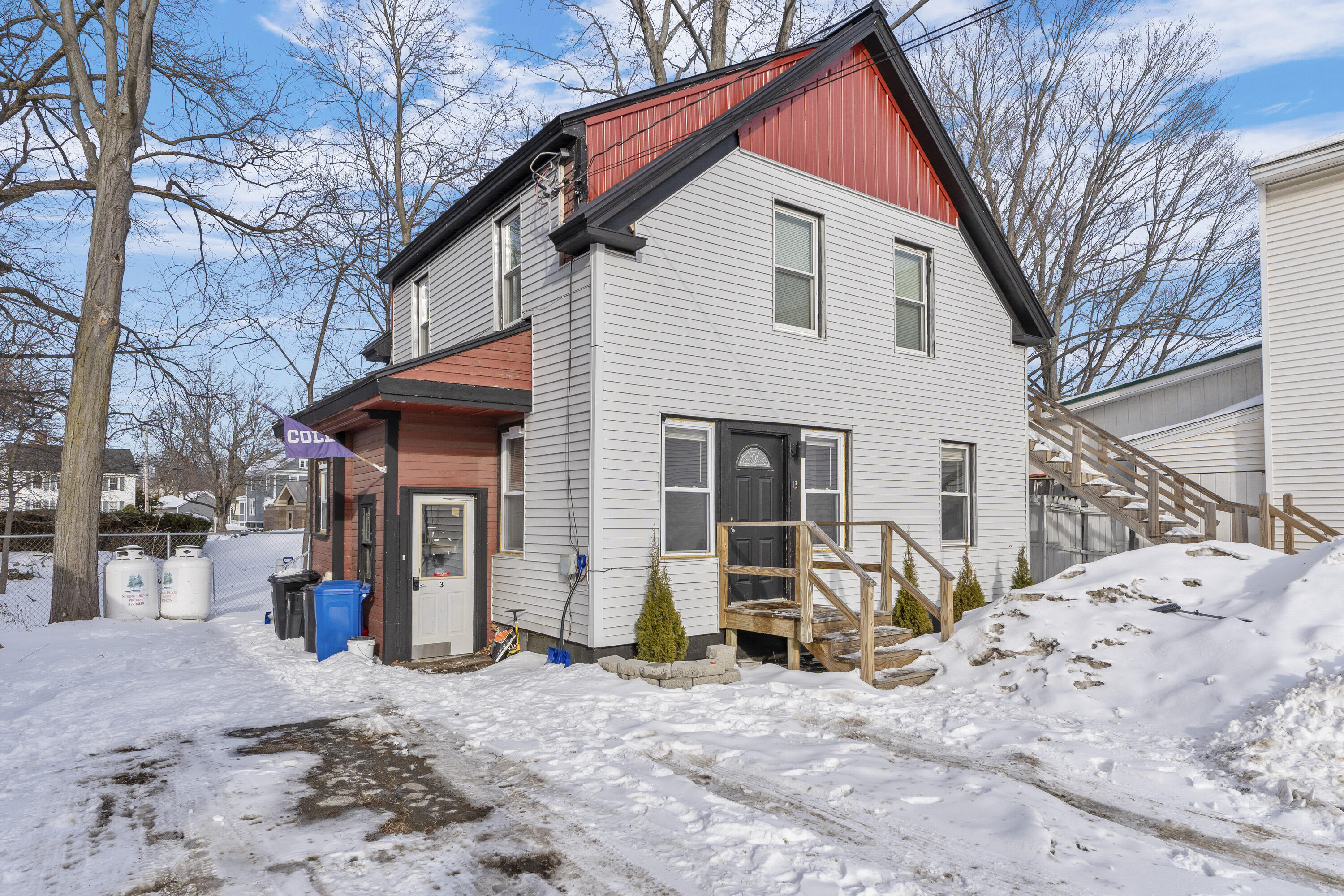 13 Winter Street Property Photo