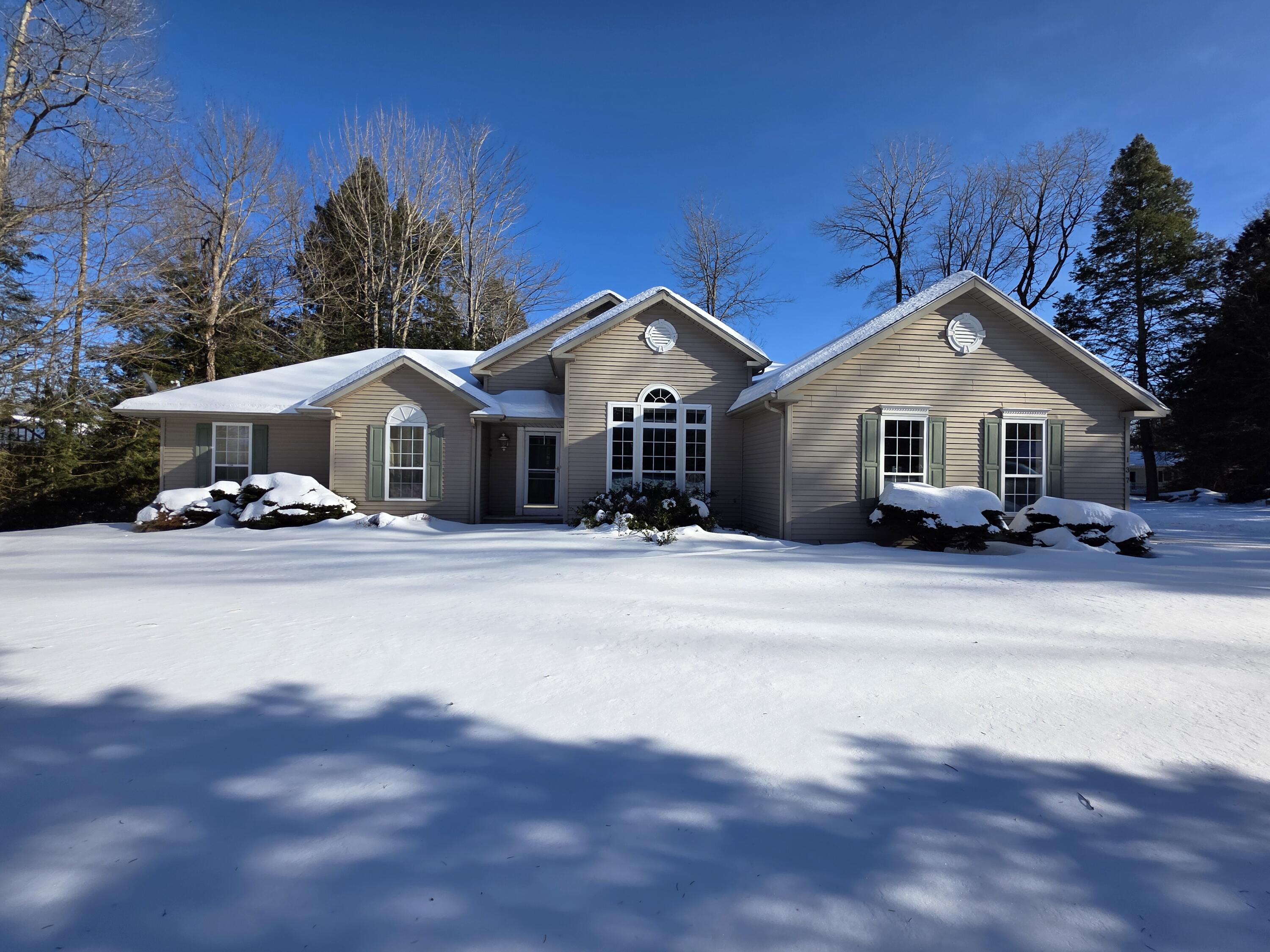 137 Hemlock Terrace Property Photo