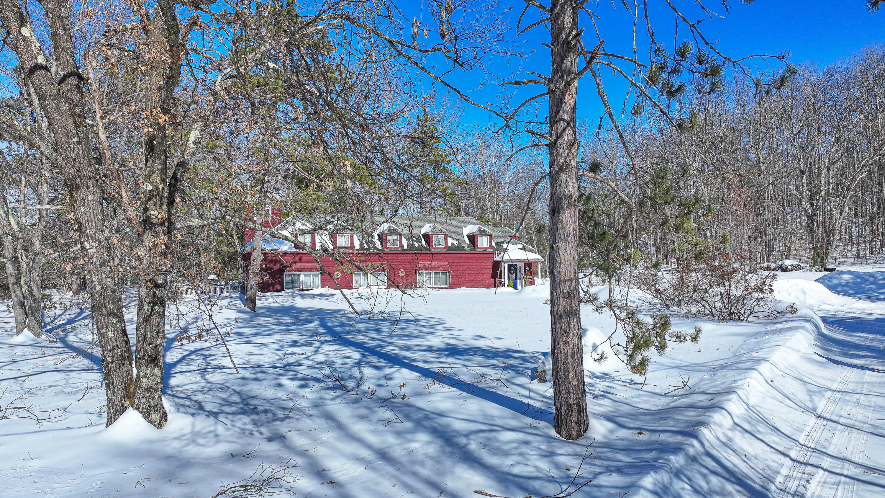 810 Pequawket Trail Property Photo