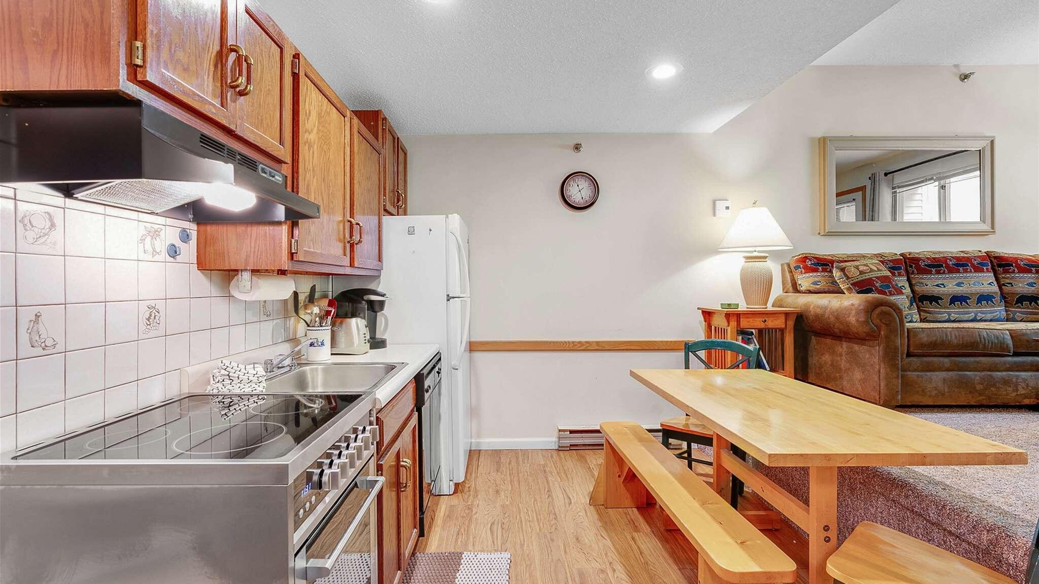 8 Sunrise Drive Property Photo 3