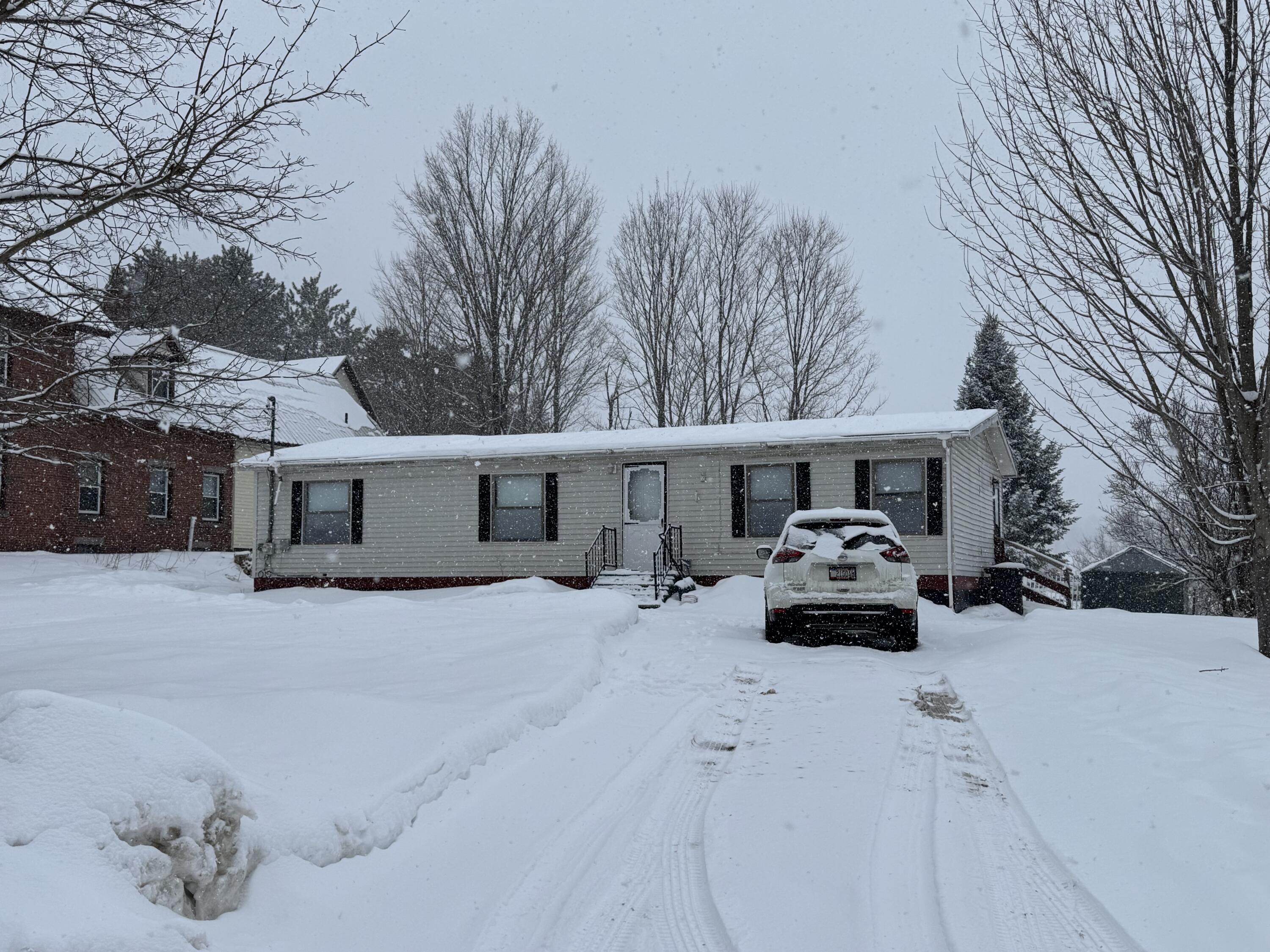 302 Cemetery Street Property Photo