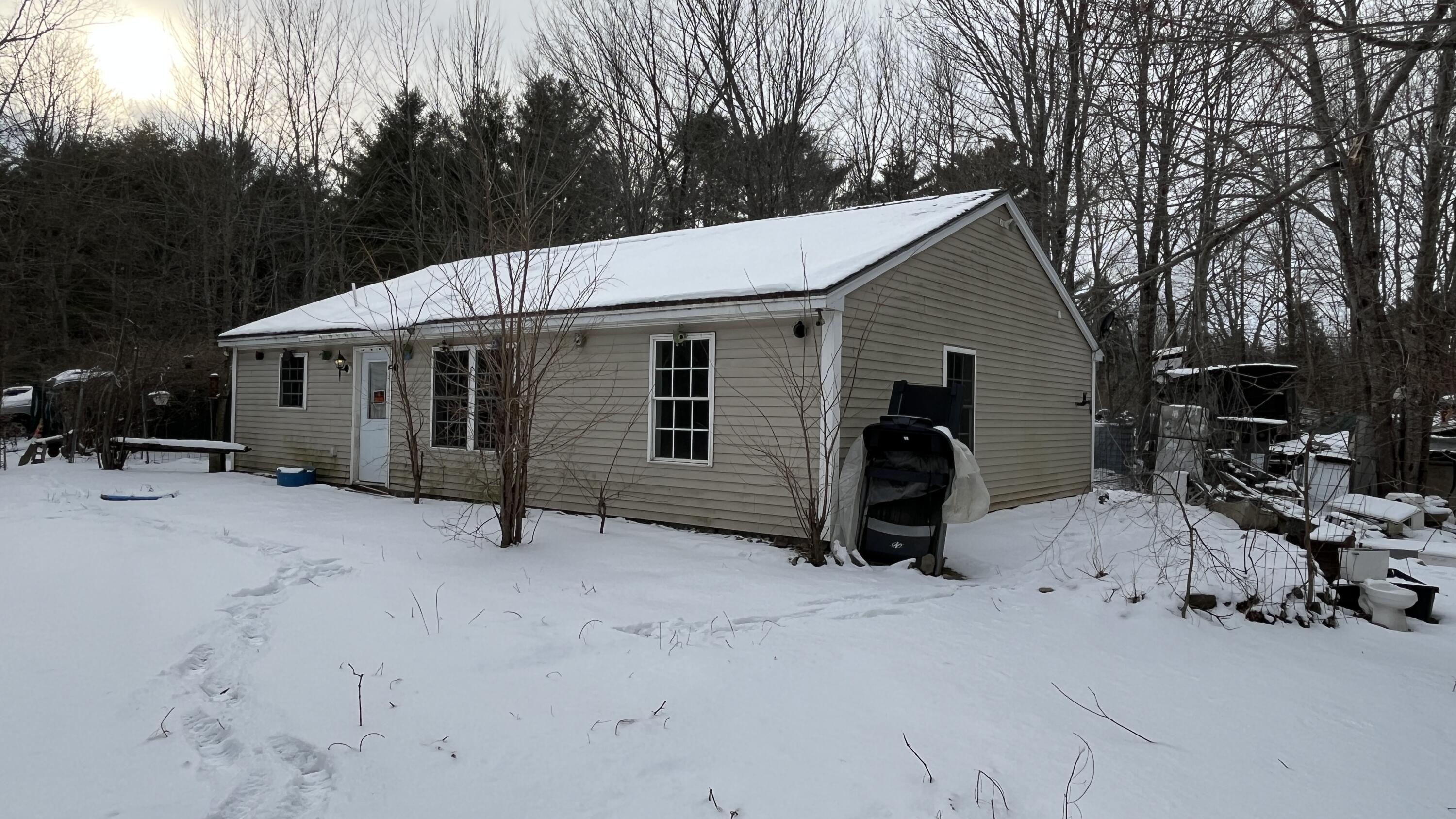 25 Matthews Avenue Property Photo