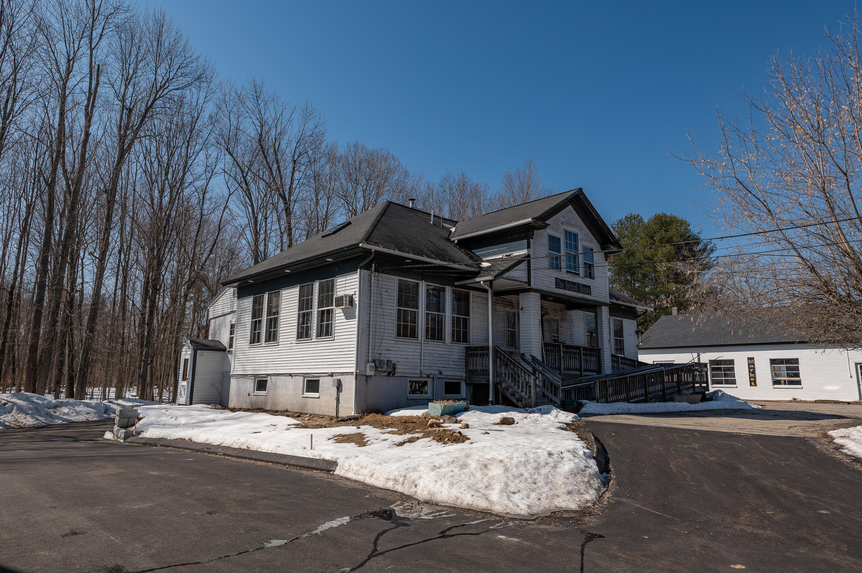 27 Ossipee Trail E Property Photo 4