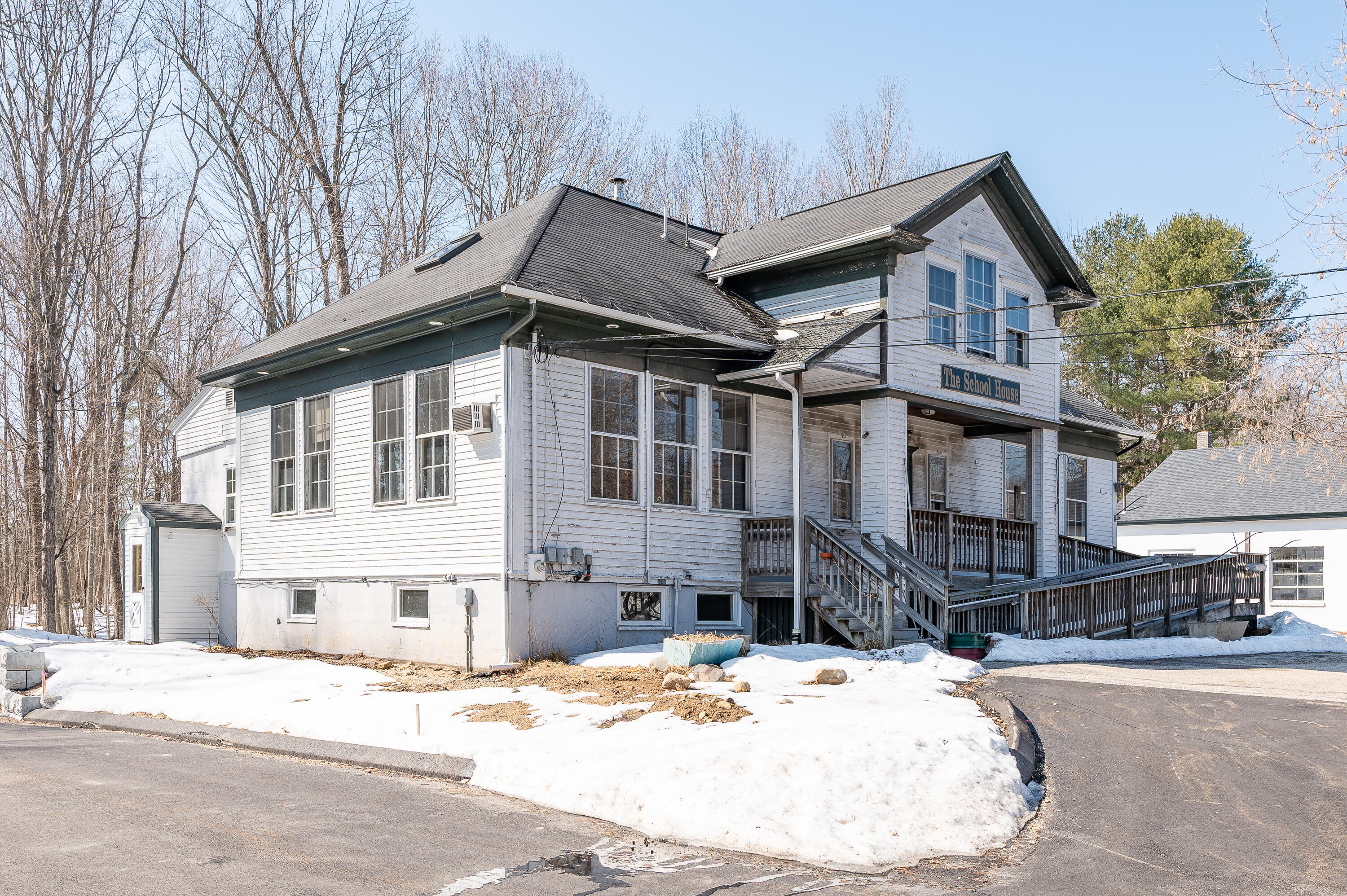 27 Ossipee Trail E Property Photo 6
