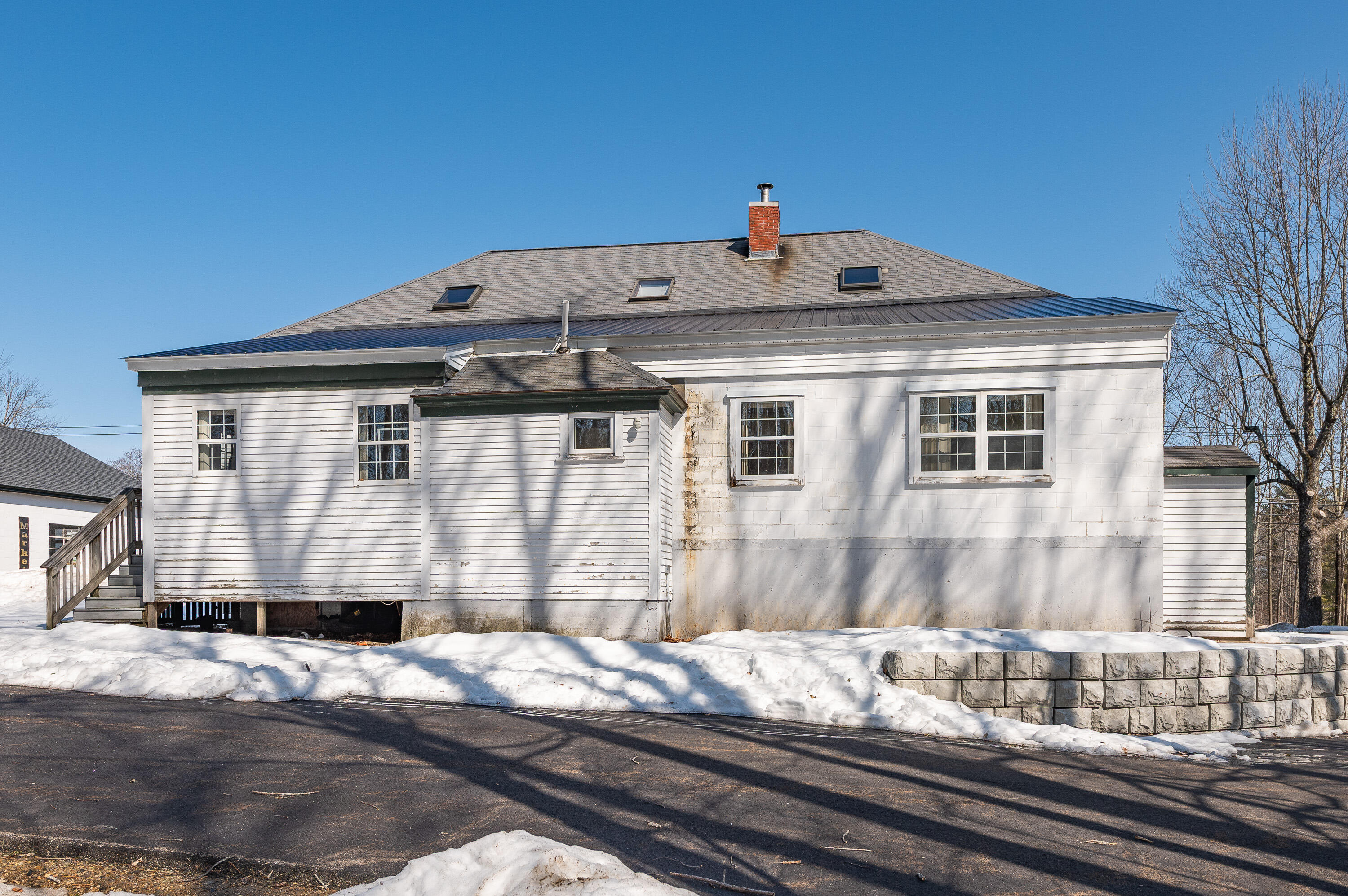 27 Ossipee Trail E Property Photo 13