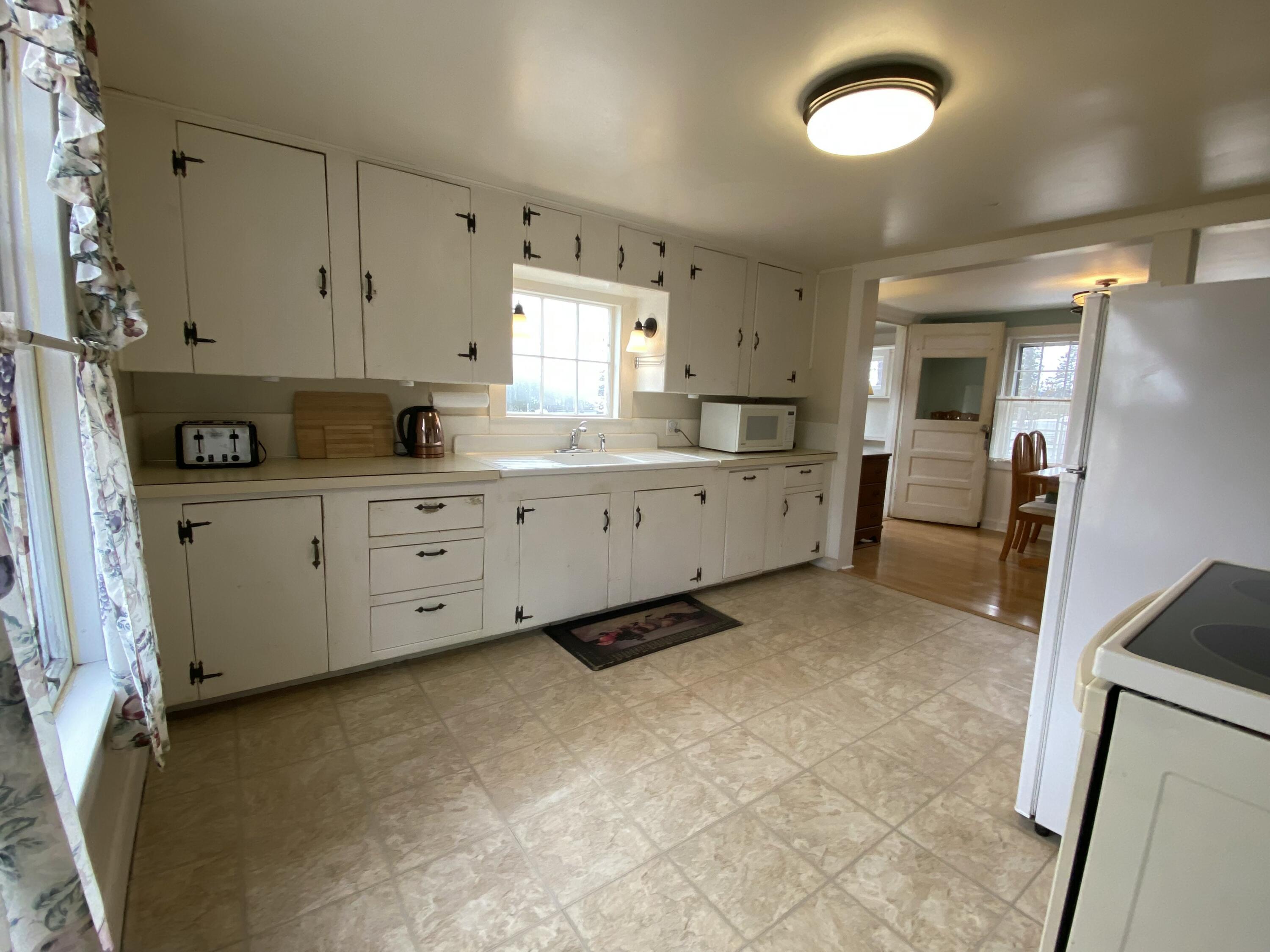 521 West Bay Road Property Photo 18