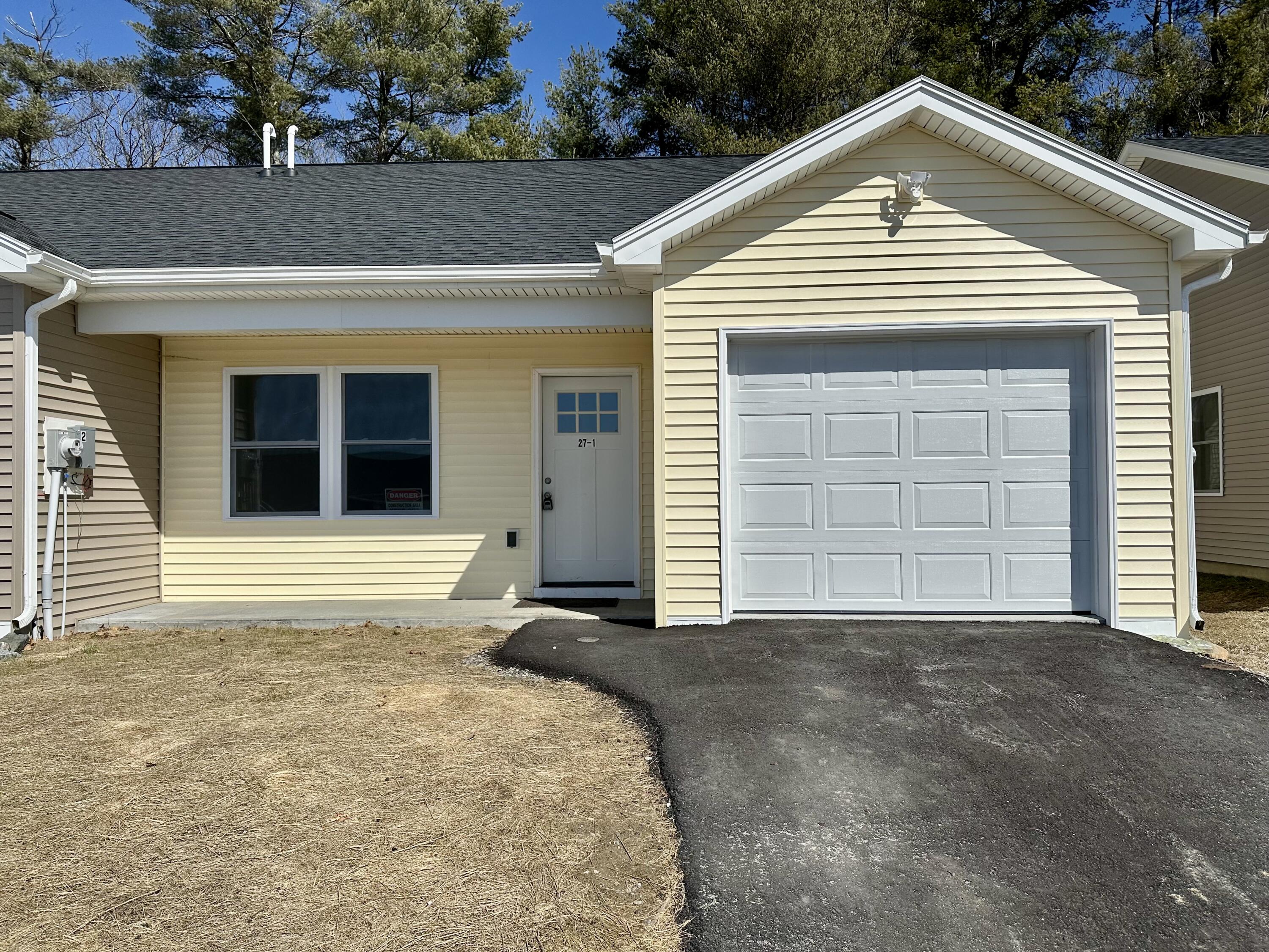 27 Village Circle Property Photo