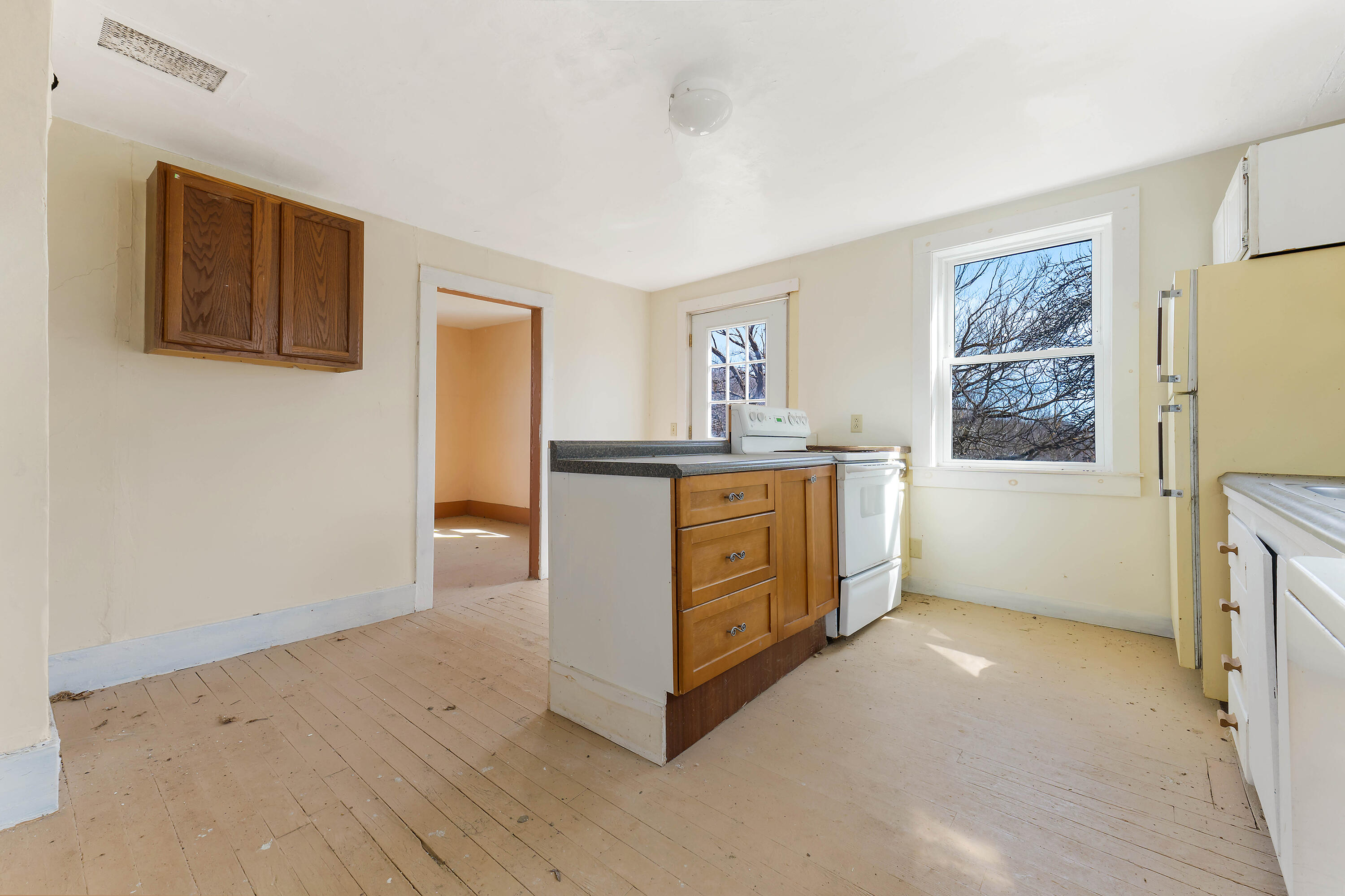 76 Fish Street Property Photo 14