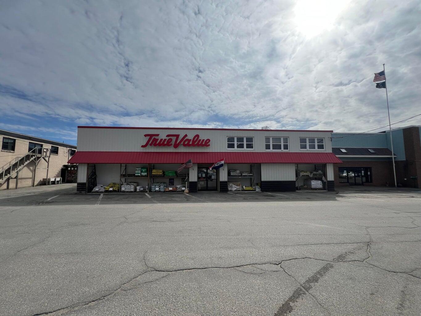 225 Aroostook Avenue Property Photo 1