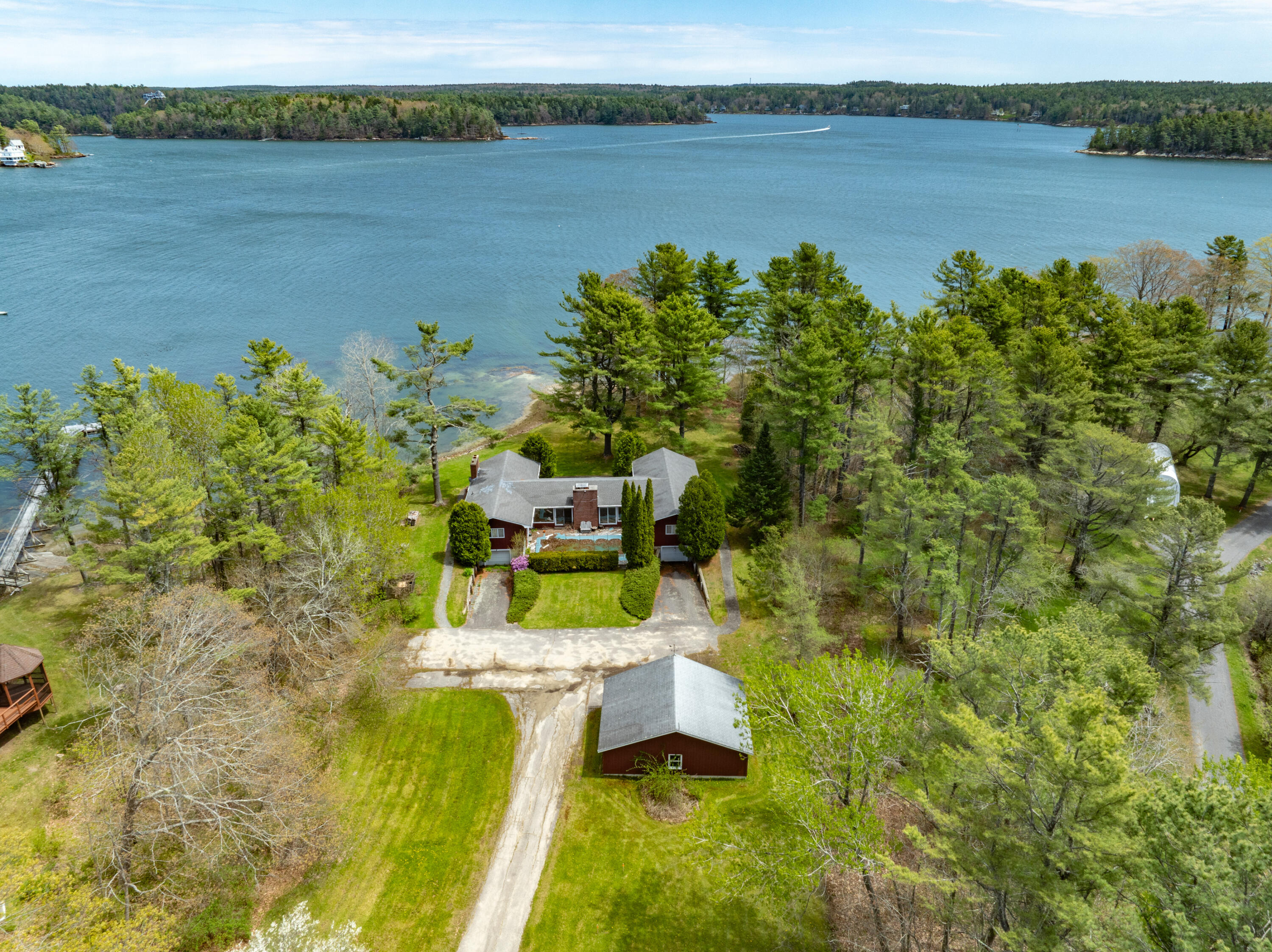 250 Oak Ledge Road Property Photo 1