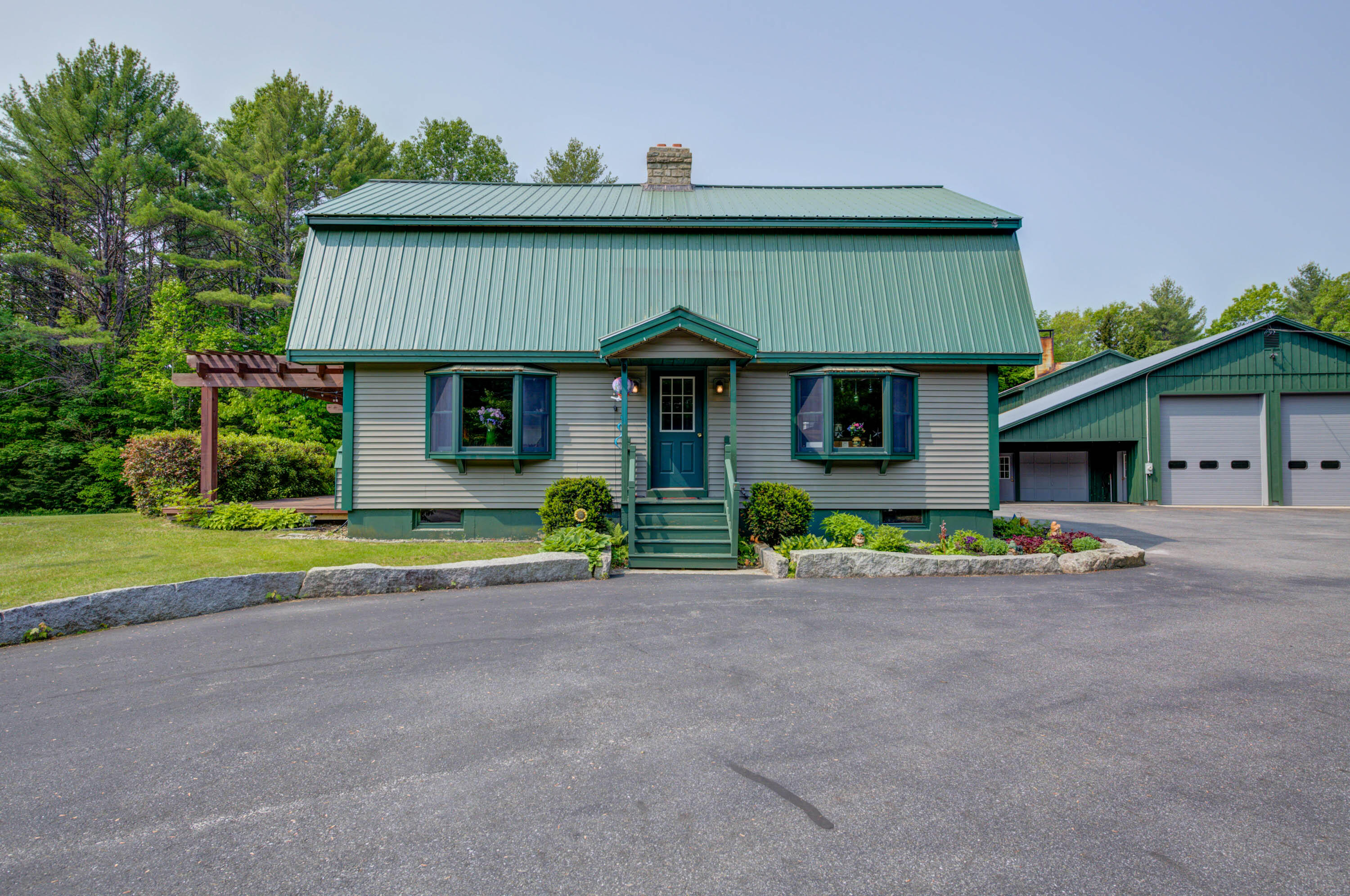 558 Norway Road Property Photo