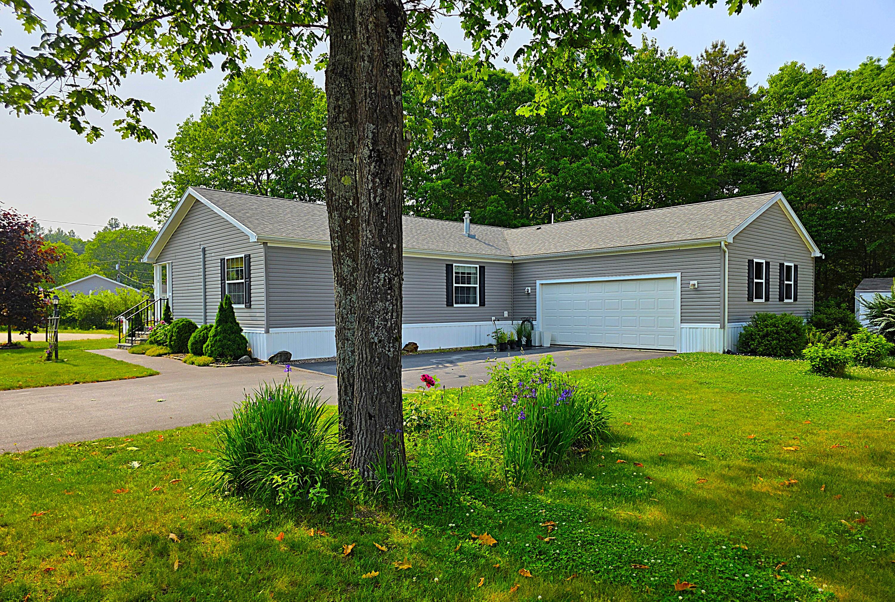 8 Fieldstone Drive Property Photo 1